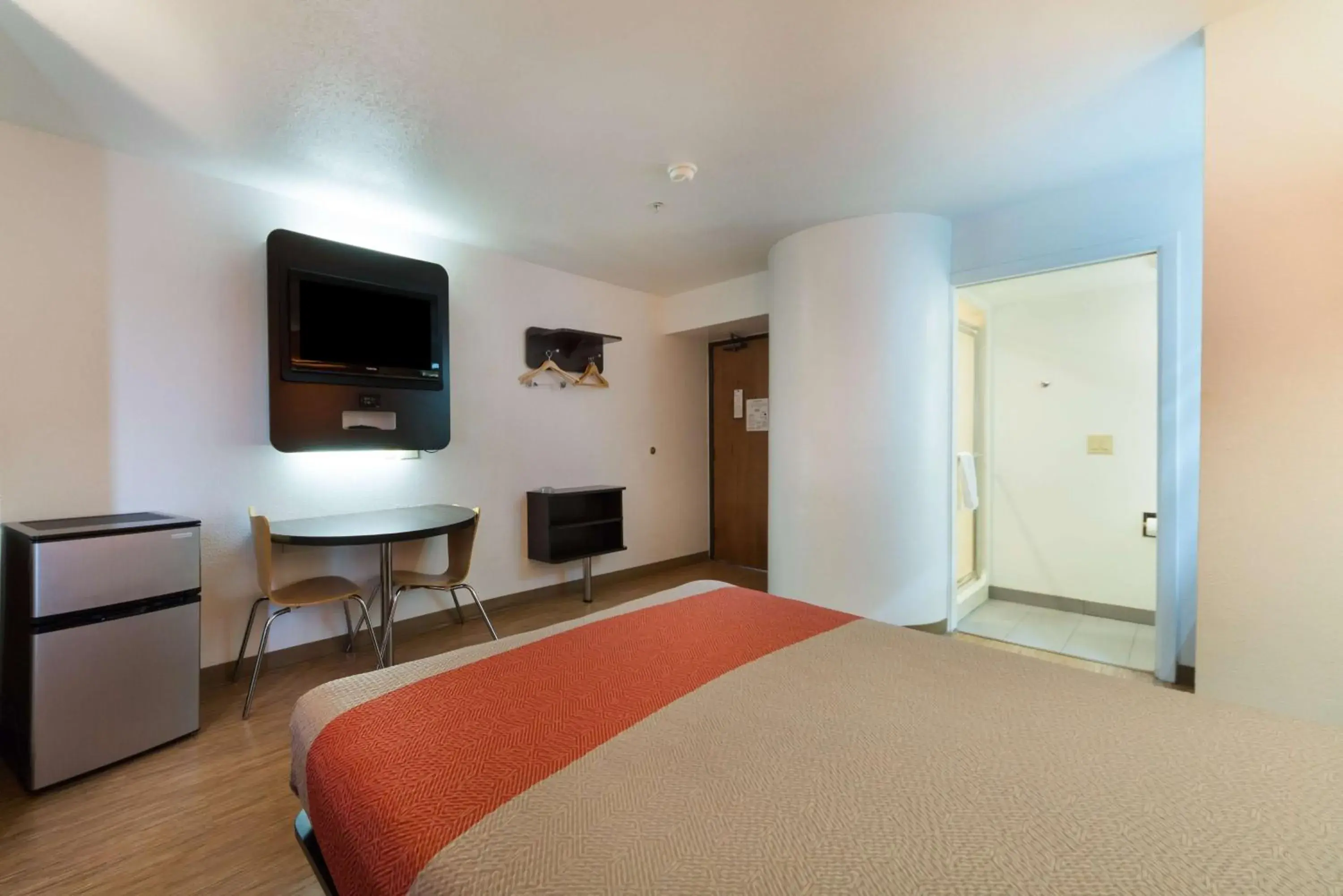 Double Room - Disability Access - Smoking in Motel 6-Dallas, TX - Northeast Double Room - Disability Access - Smoking in Motel 6-Dallas, TX - Northeast