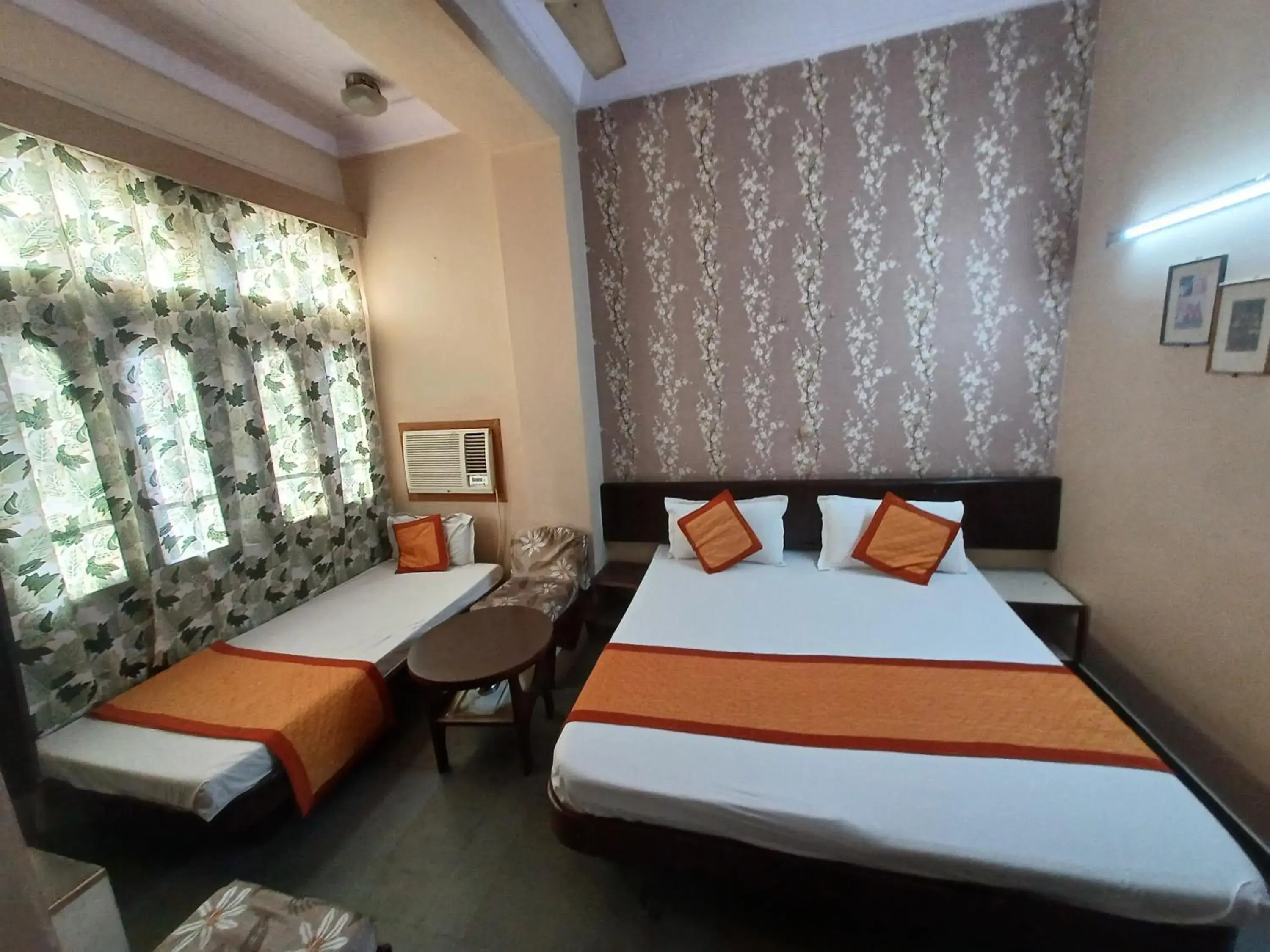 Triple Room in Kailash Hotel Triple Room in Kailash Hotel