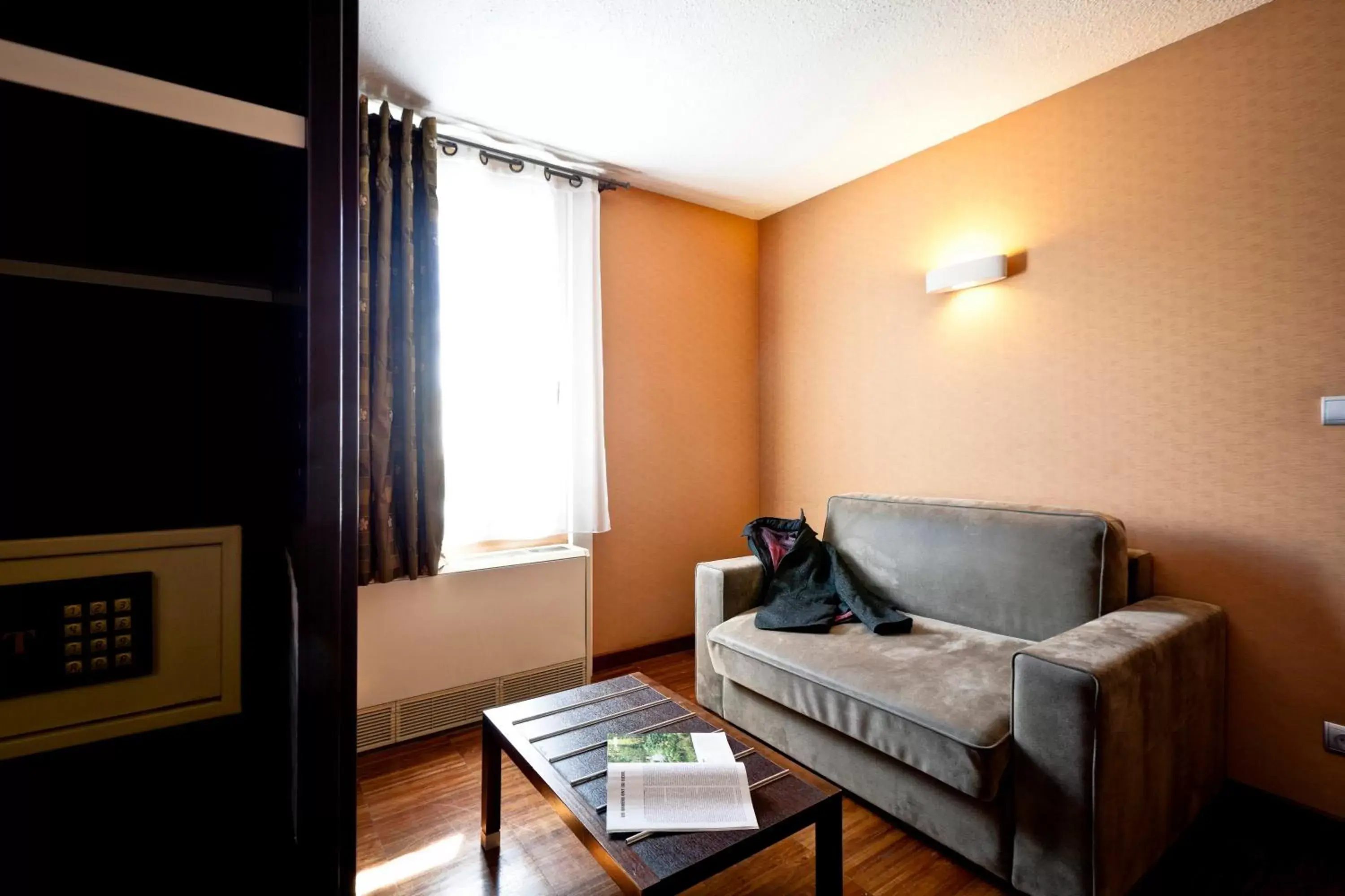 1 Double Bed 1 Sofa Bed For 1 Child Or 1 Adult- Superior Room in Kyriad Lyon Sud - Saint Genis Laval 1 Double Bed 1 Sofa Bed For 1 Child Or 1 Adult- Superior Room in Kyriad Lyon Sud - Saint Genis Laval