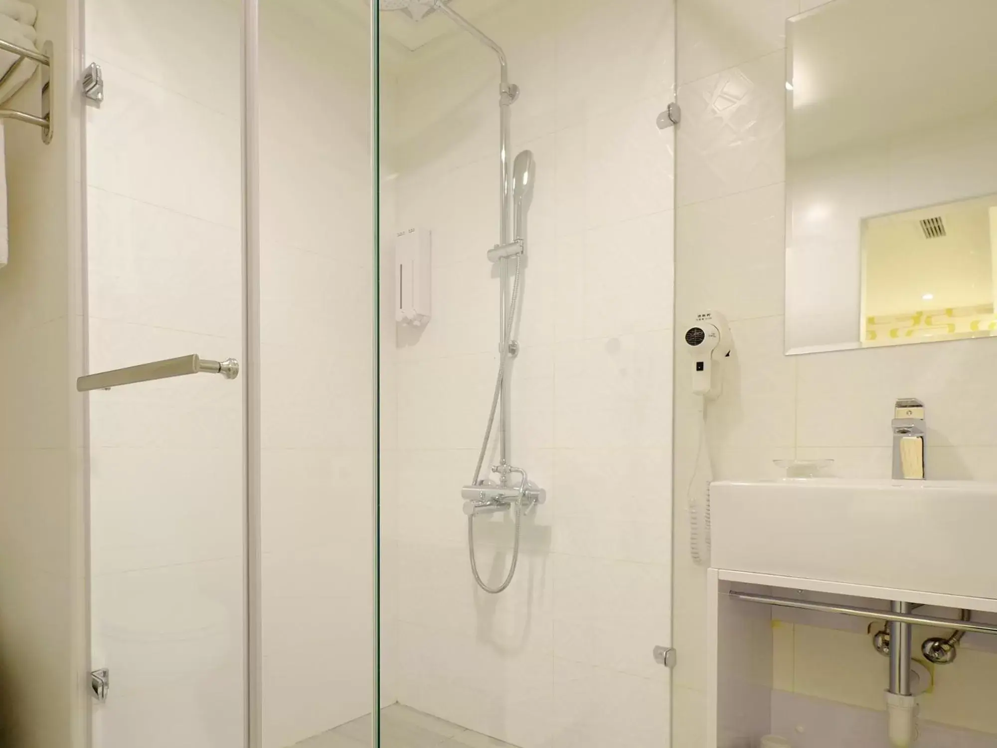 Family Room (No Window) in Hotel Puri Taipei Station Branch Family Room (No Window) in Hotel Puri Taipei Station Branch