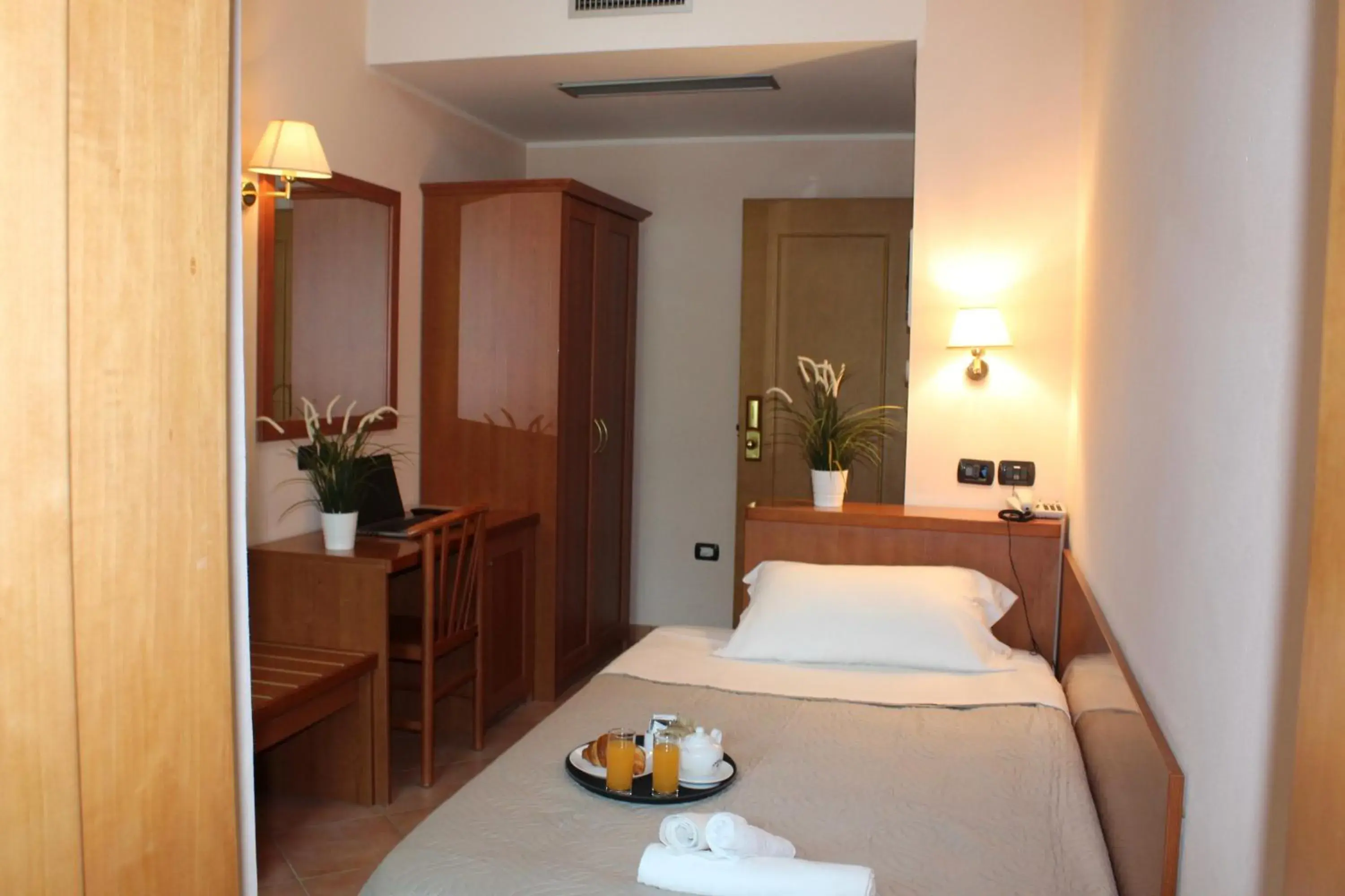 Single Room with Balcony in Depandance Hotel Jole Single Room with Balcony in Depandance Hotel Jole
