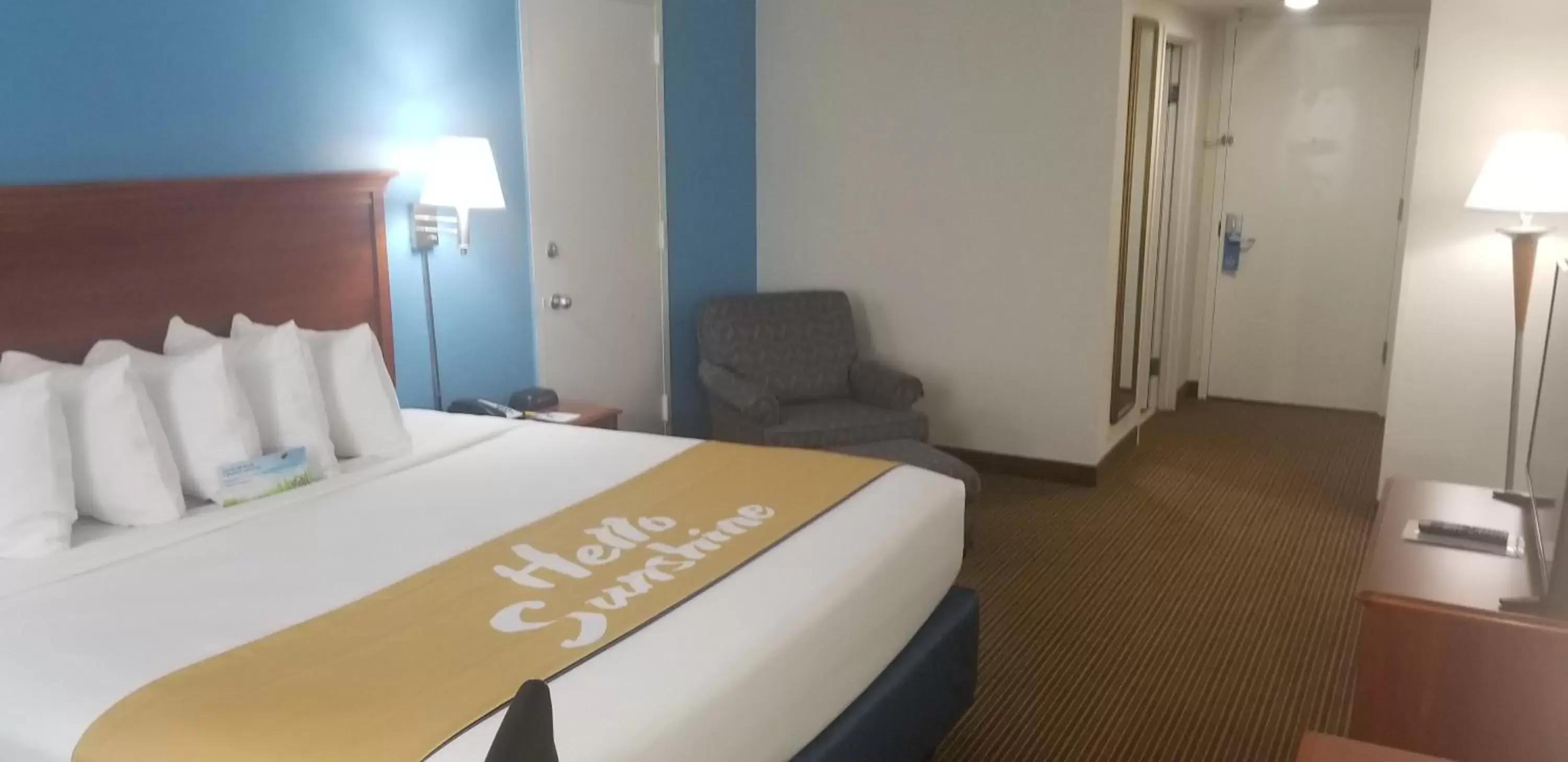 King Suite - Non-Smoking in Days Inn & Suites by Wyndham Tallahassee Conf Center I-10 King Suite - Non-Smoking in Days Inn & Suites by Wyndham Tallahassee Conf Center I-10