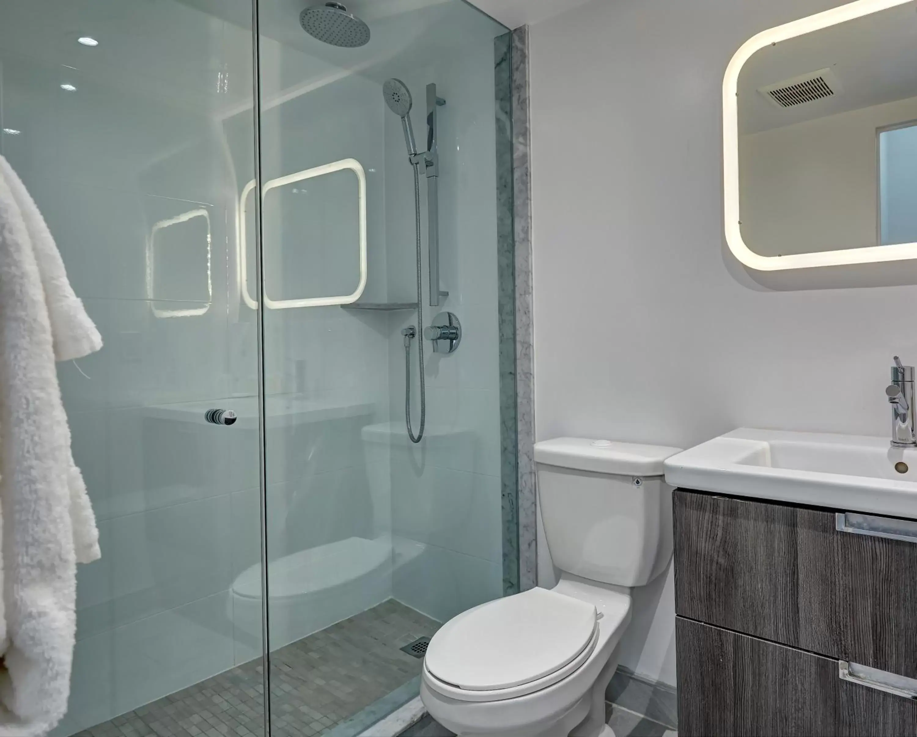 Deluxe Double Room with Two Double Beds in Town Inn Suites Hotel Deluxe Double Room with Two Double Beds in Town Inn Suites Hotel