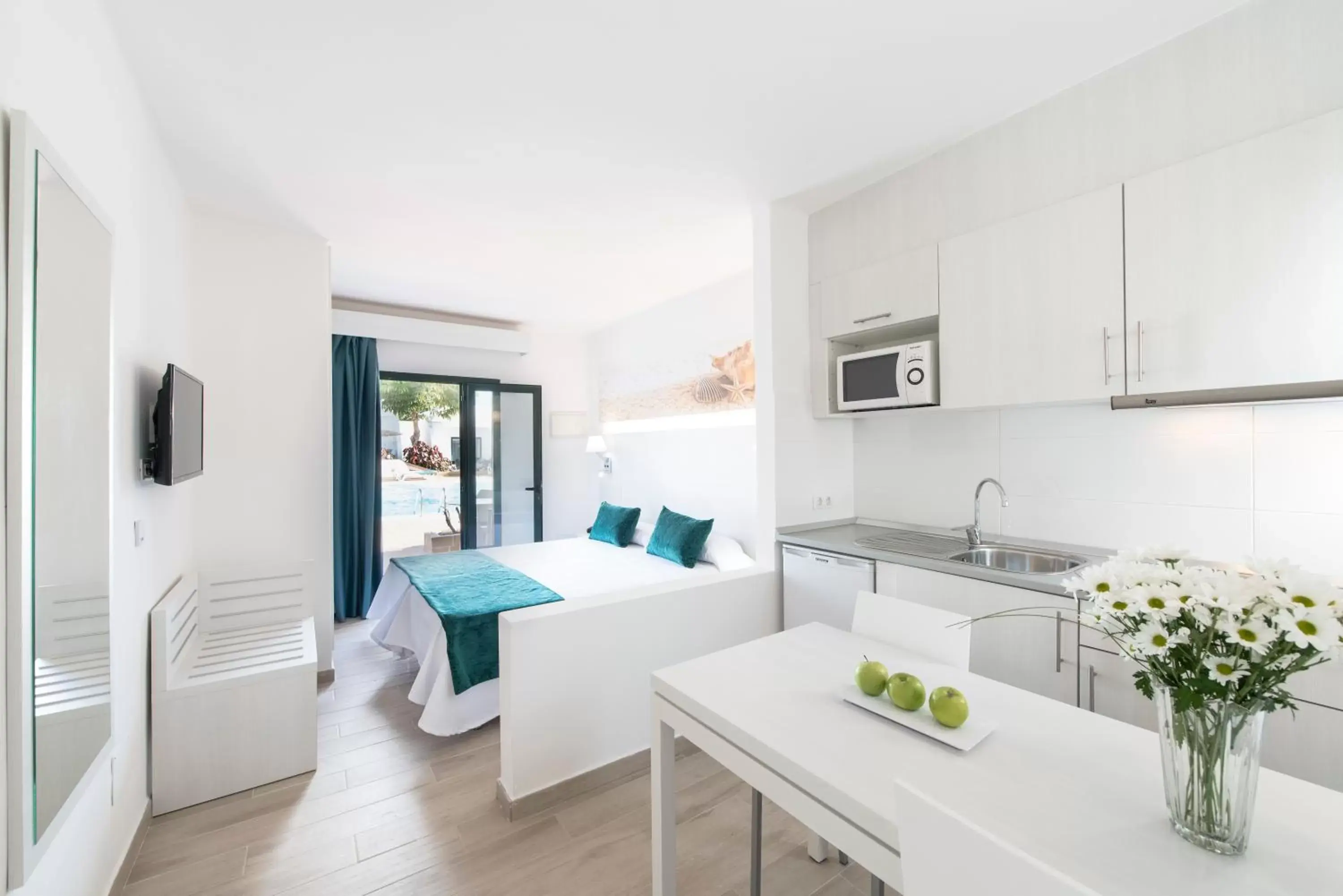 Superior Studio (2 Adults) in Hotel THB Flora Superior Studio (2 Adults) in Hotel THB Flora