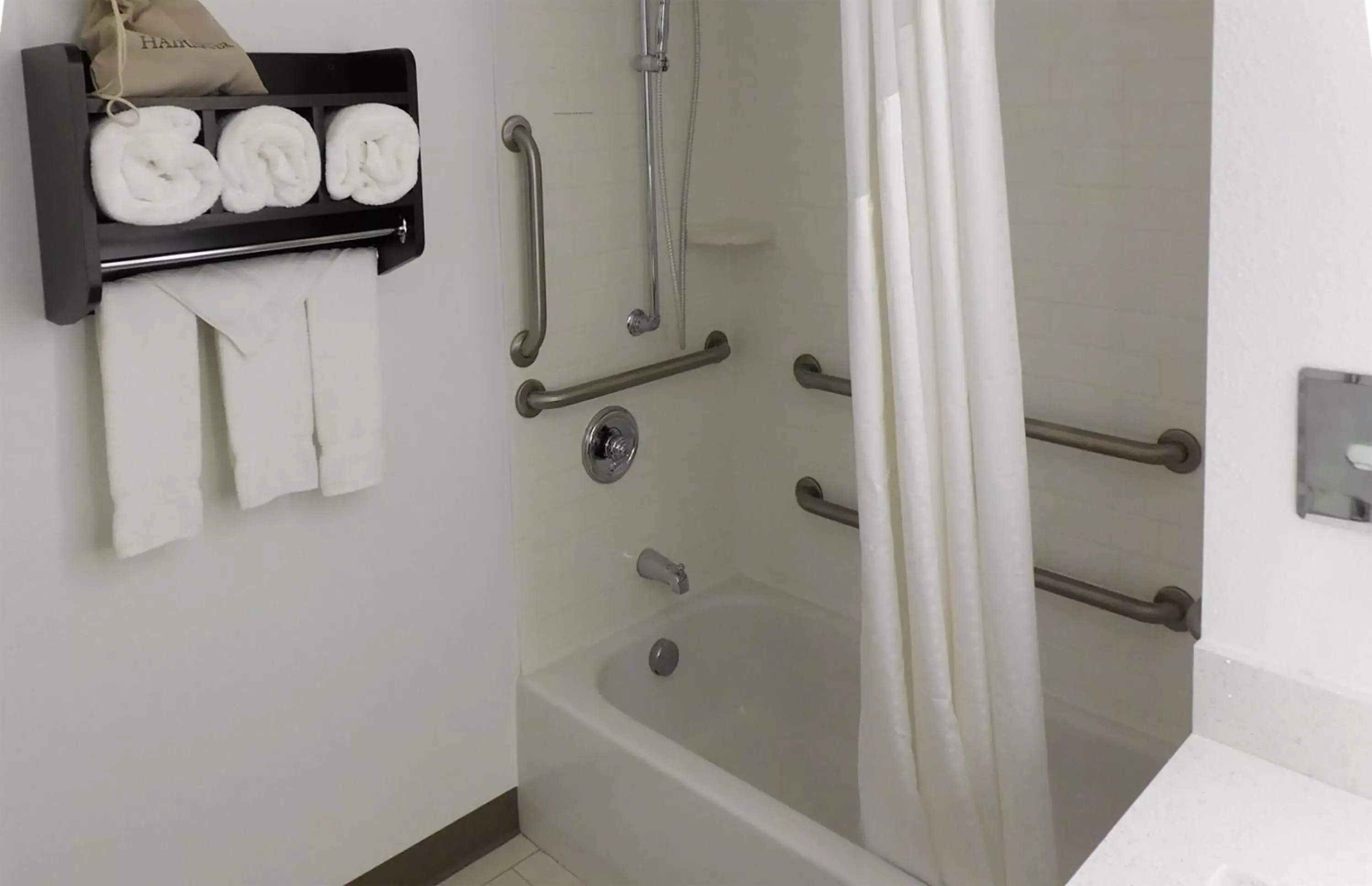 Queen Room with Two Queen Beds and Shower - Hearing Accessible/Non-Smoking in Holiday Inn Express - Coventry S - West Warwick Area by IHG Queen Room with Two Queen Beds and Shower - Hearing Accessible/Non-Smoking in Holiday Inn Express - Coventry S - West Warwick Area by IHG