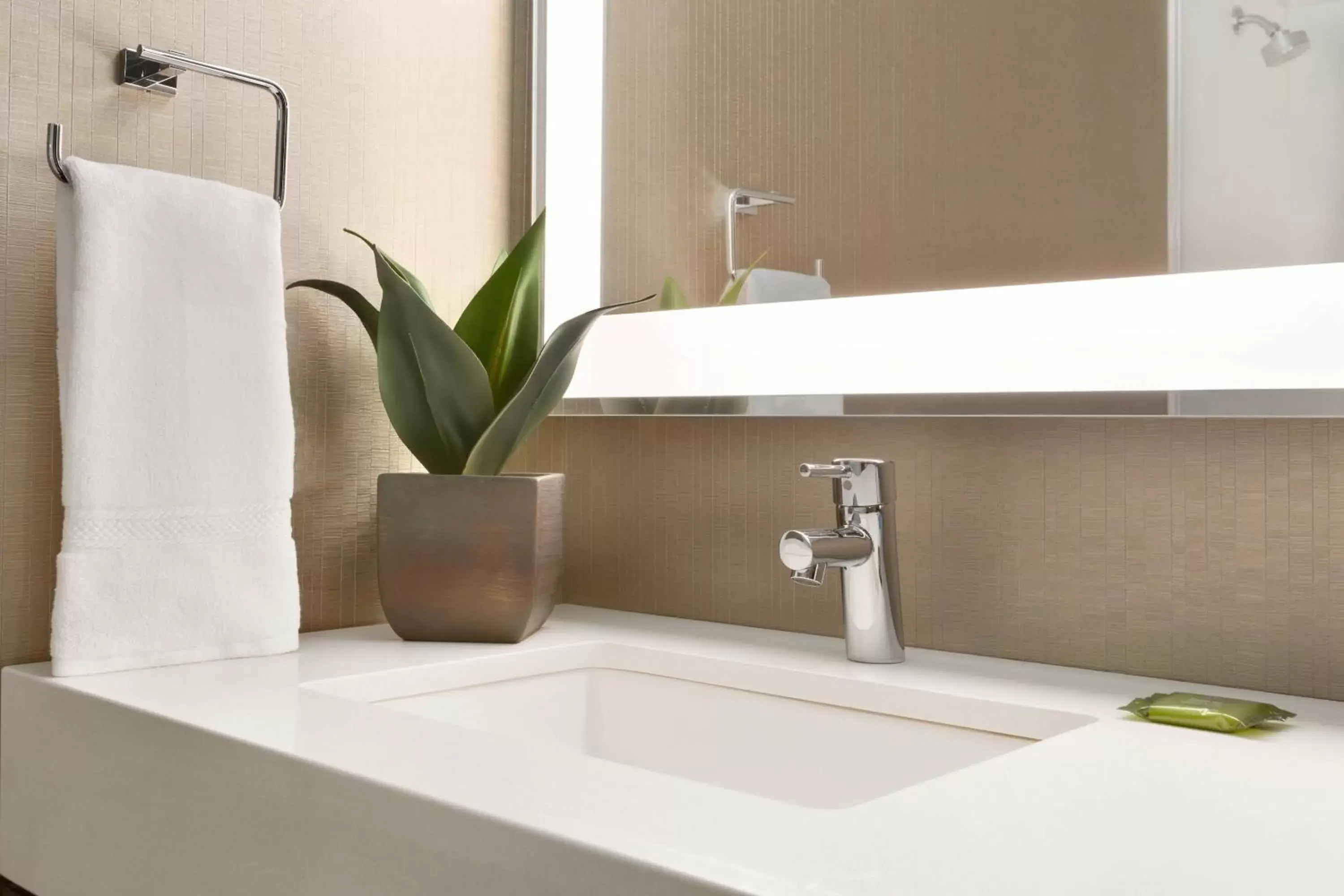 King Room with Roll-in Shower - Mobility and Hearing Accessible in Skyline Hotel Detroit Airport, SureStay Collection by Best Western King Room with Roll-in Shower - Mobility and Hearing Accessible in Skyline Hotel Detroit Airport, SureStay Collection by Best Western