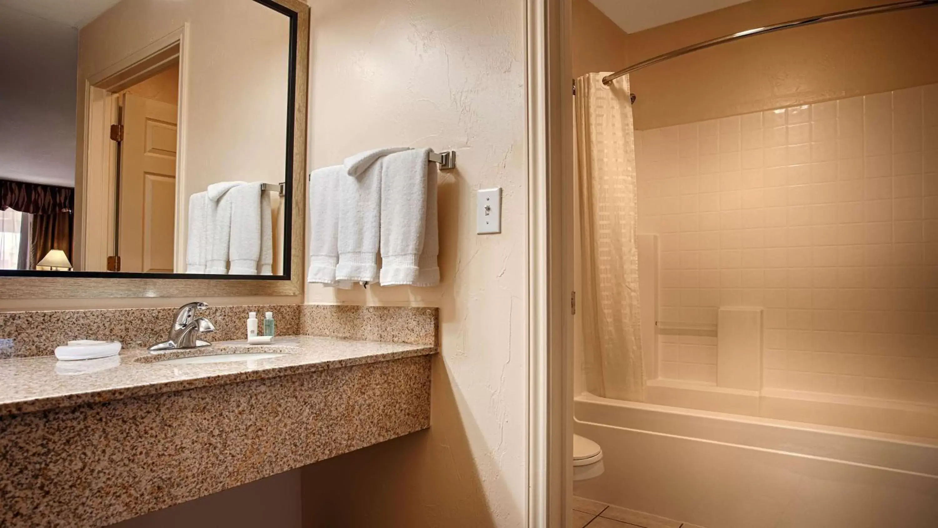 King Suite in Best Western Snyder Inn King Suite in Best Western Snyder Inn