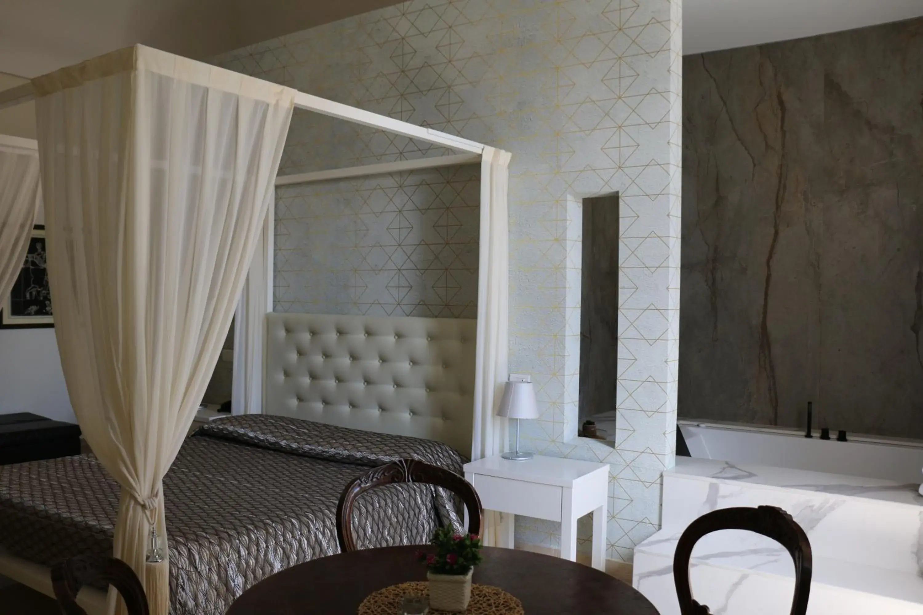 Queen Suite with Spa Bath in Albergo Del Sedile Queen Suite with Spa Bath in Albergo Del Sedile