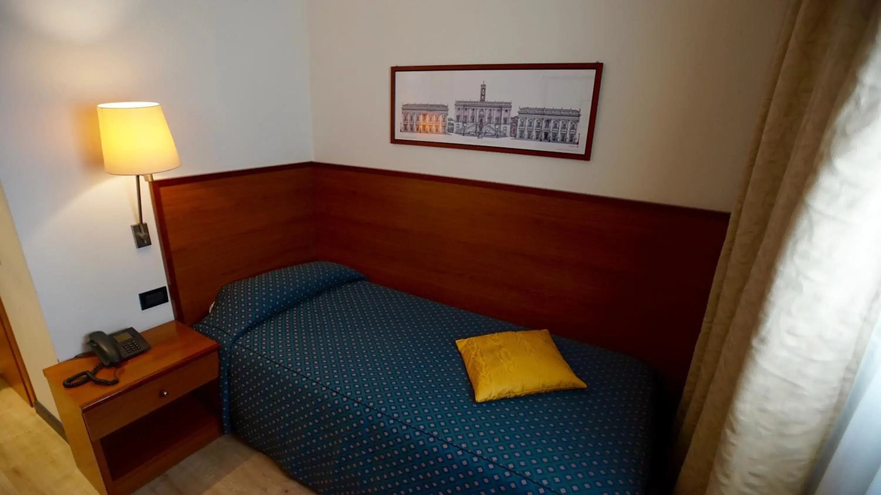 Economy Single Room - single occupancy in Classic Hotel Tulipano Economy Single Room - single occupancy in Classic Hotel Tulipano