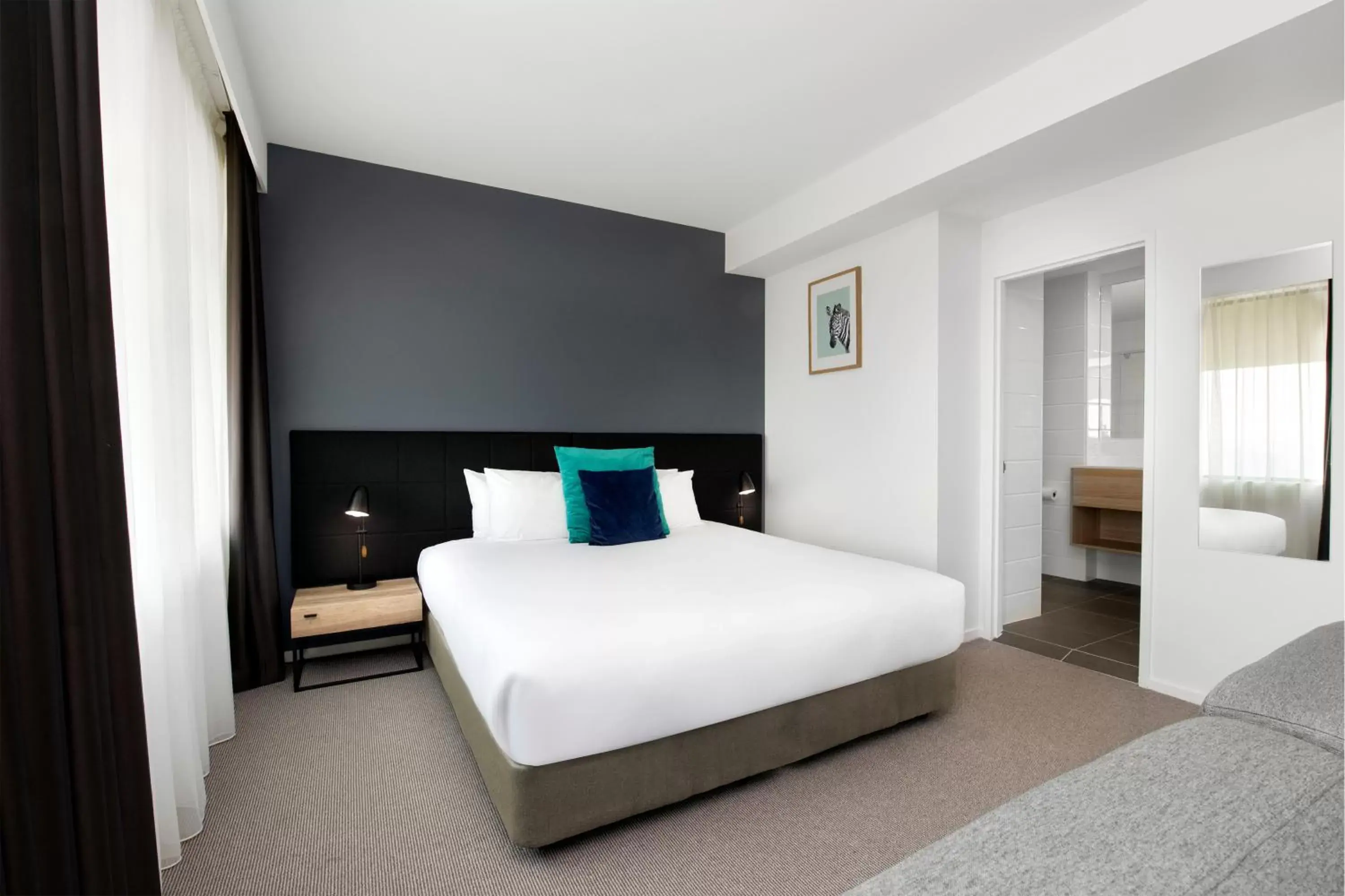 Deluxe One-Bedroom Suite in Mantra MacArthur Hotel Deluxe One-Bedroom Suite in Mantra MacArthur Hotel