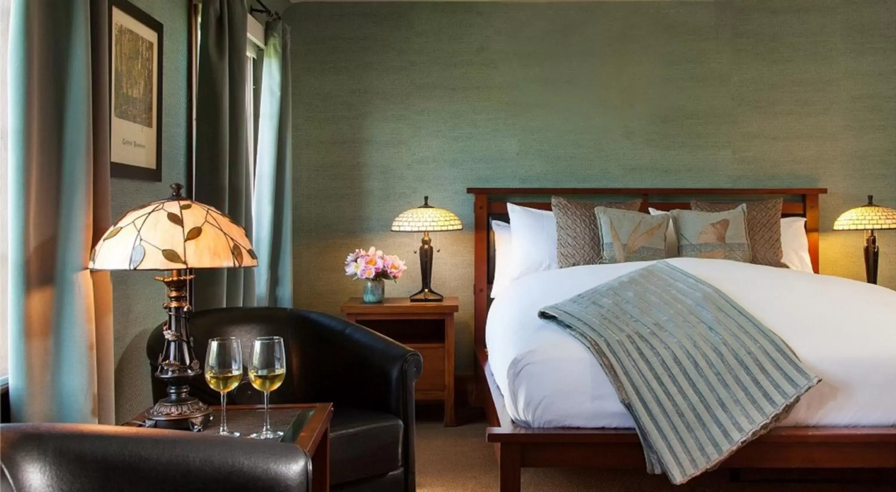 Standard King Room in Settlers Inn Standard King Room in Settlers Inn