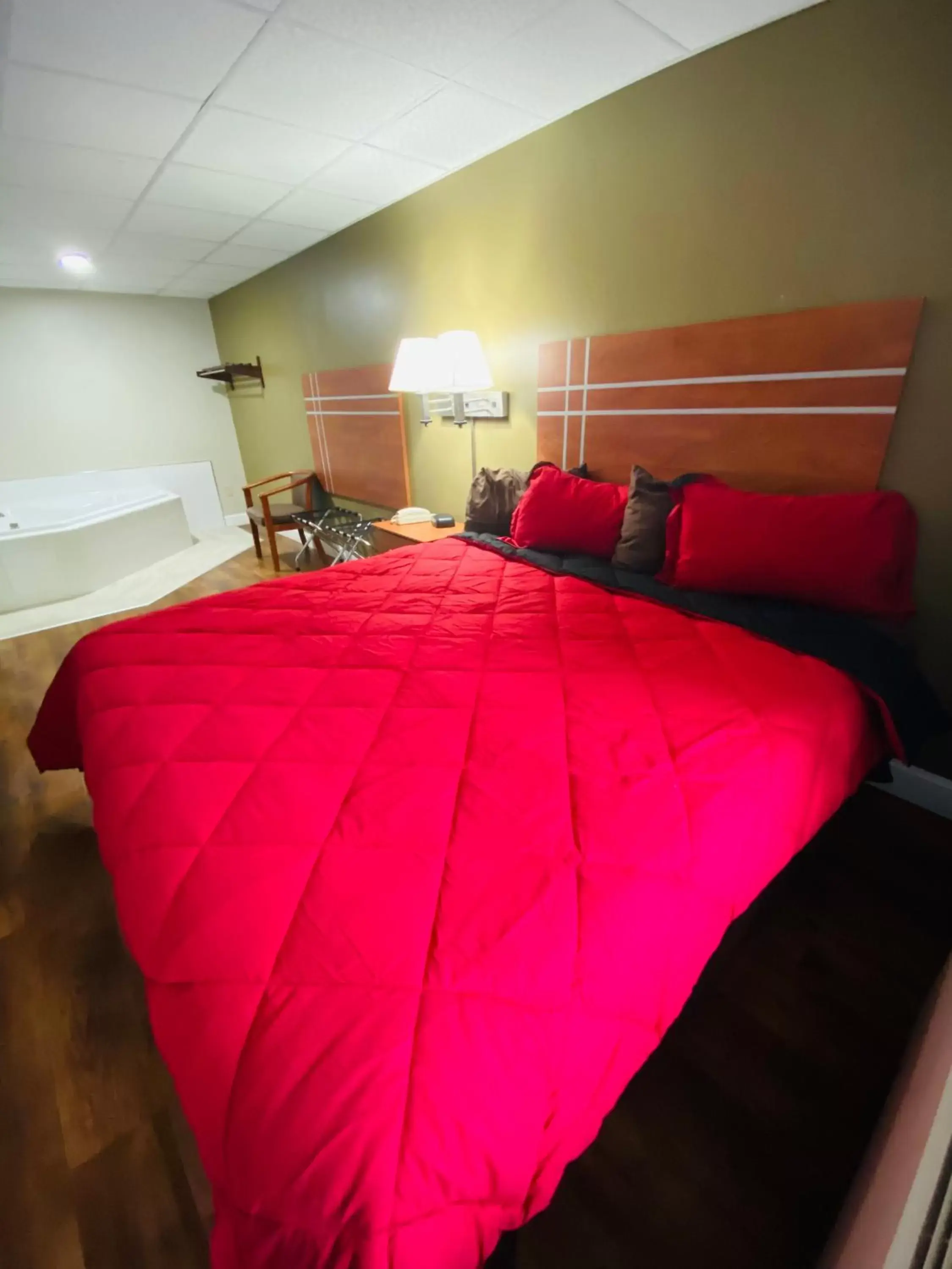 Superior King Suite - Non-smoking in Rodeway Inn Superior King Suite - Non-smoking in Rodeway Inn