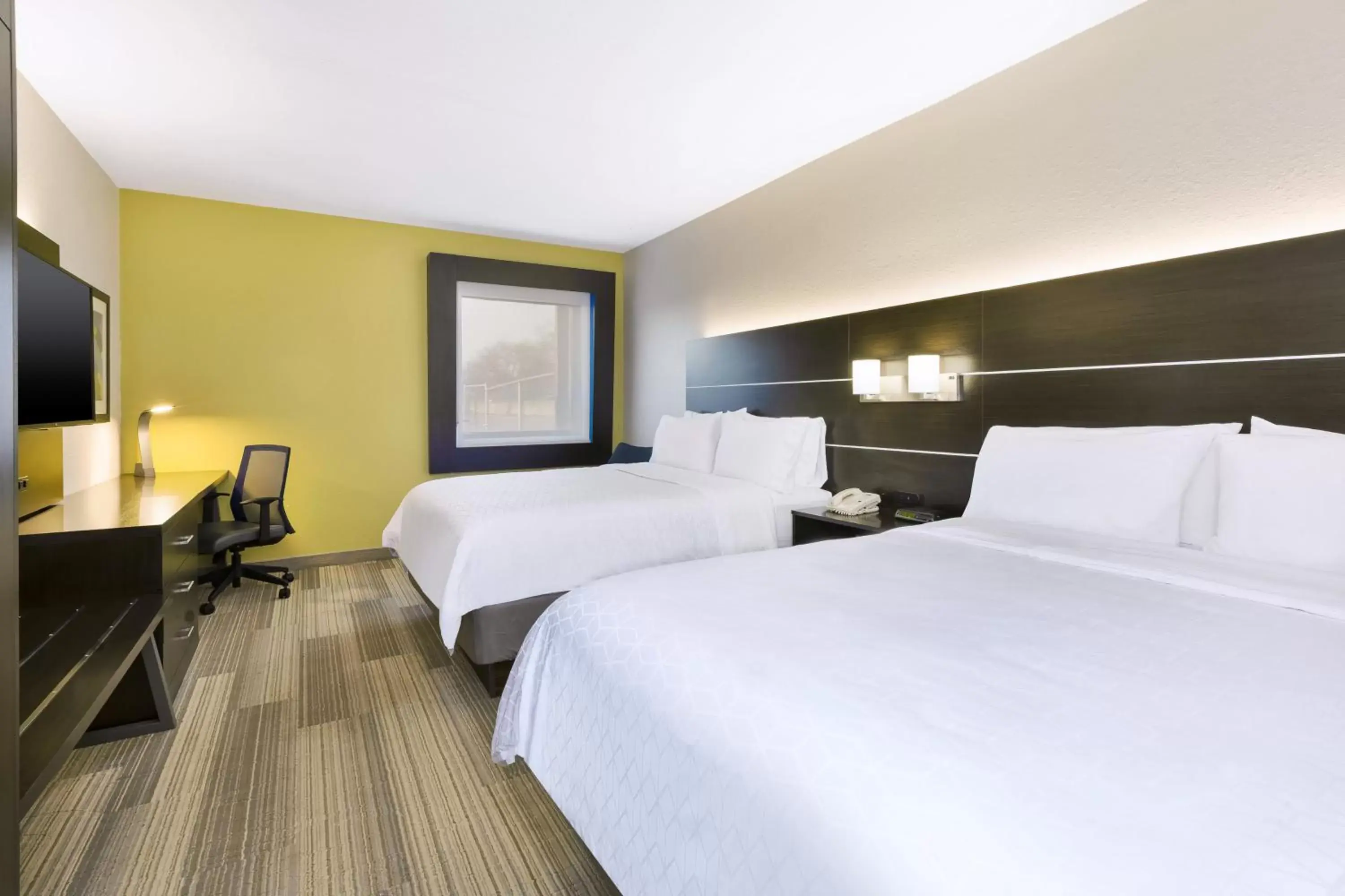 Standard Double Room with Two Double Beds in Holiday Inn Express Detroit-Warren/General Motors Technology Center by IHG Standard Double Room with Two Double Beds in Holiday Inn Express Detroit-Warren/General Motors Technology Center by IHG