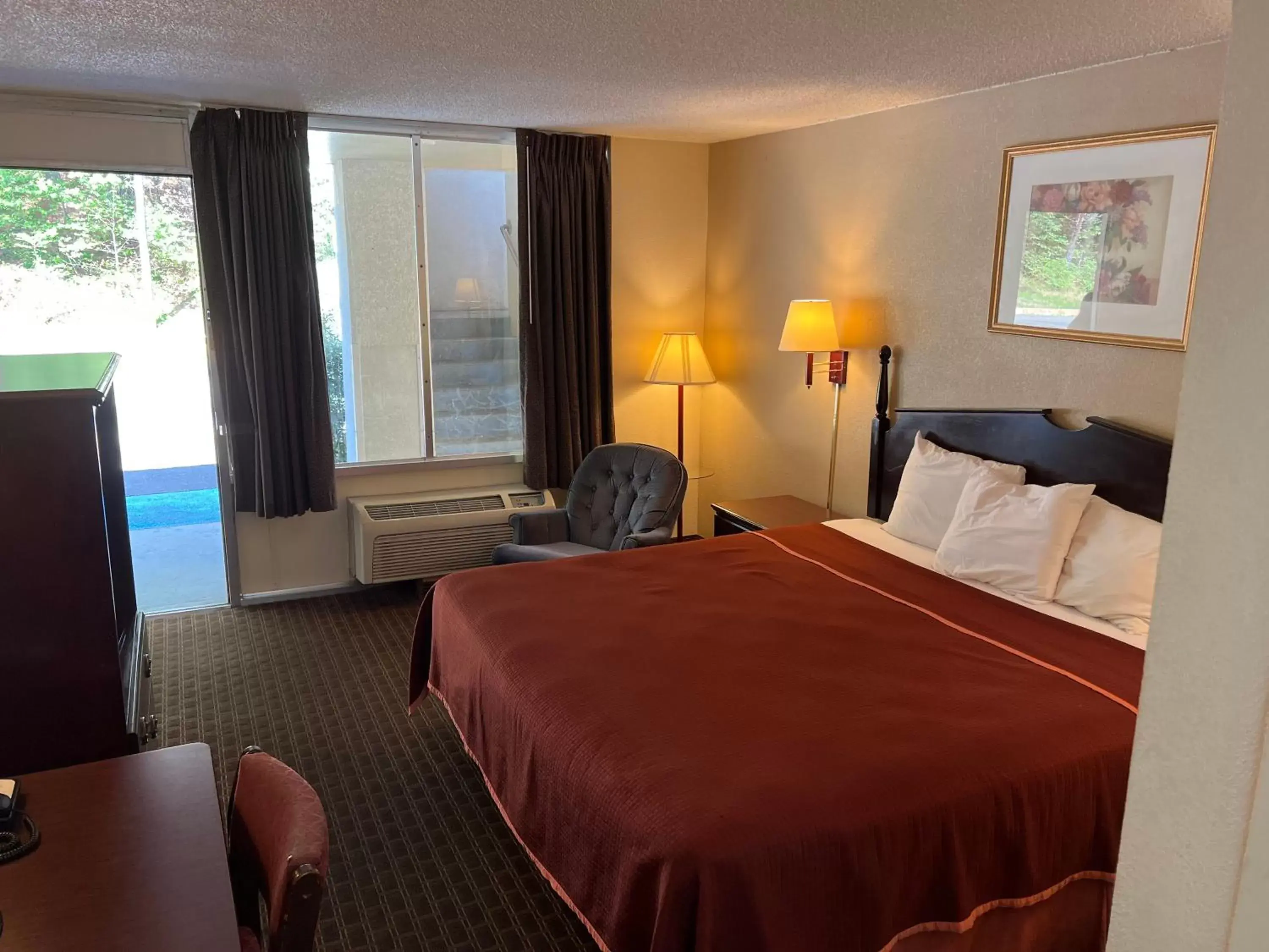 Standard King Room - Non Smoking in Rodeway Inn Standard King Room - Non Smoking in Rodeway Inn