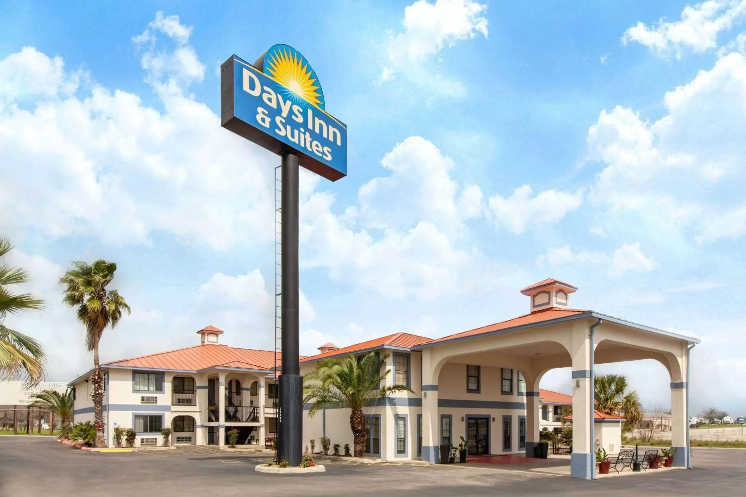 Days Inn & Suites by Wyndham Braunig Lake Days Inn & Suites by Wyndham Braunig Lake