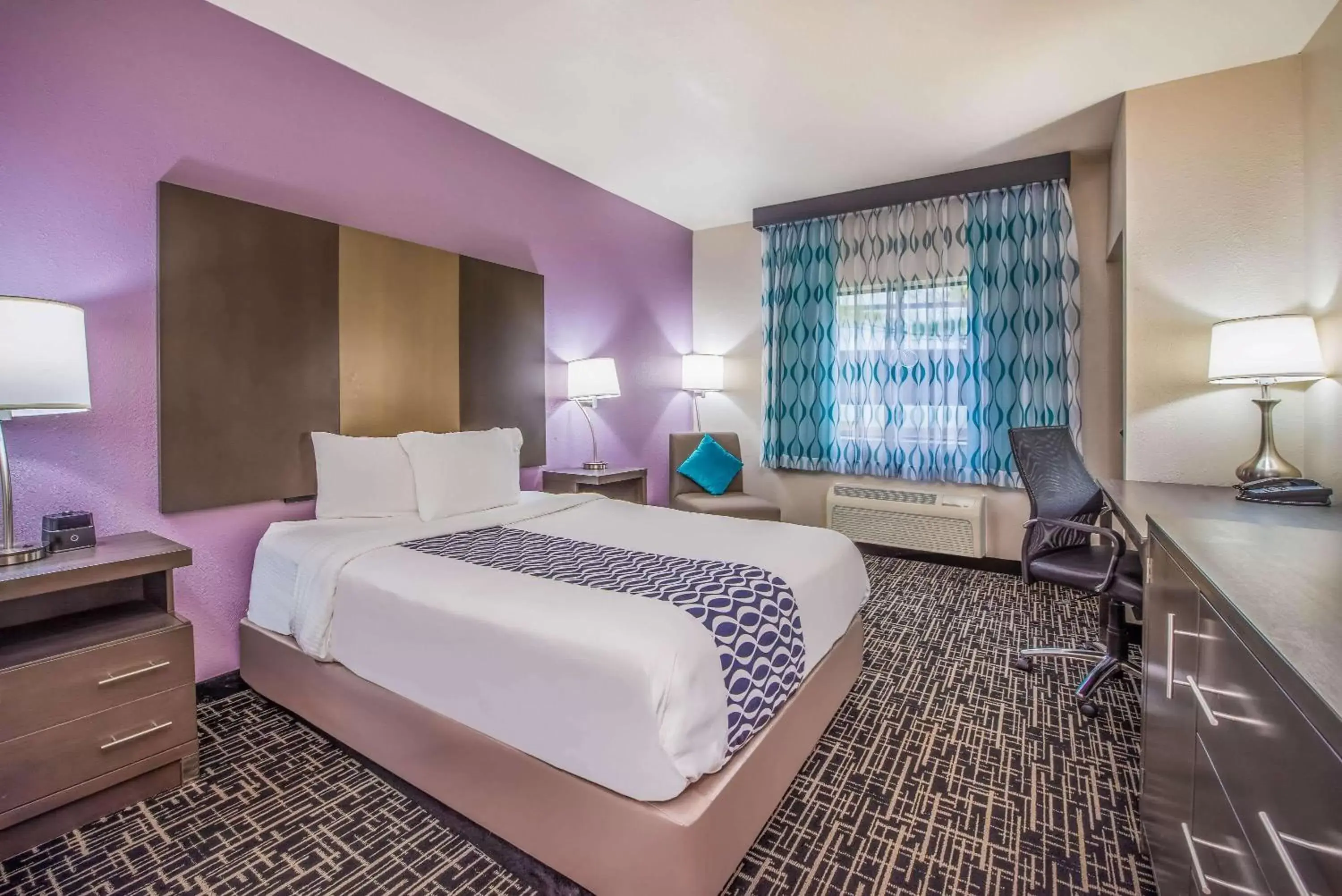 Queen Room - Mobility Access/Non-Smoking in La Quinta by Wyndham Fairborn Wright-Patterson Queen Room - Mobility Access/Non-Smoking in La Quinta by Wyndham Fairborn Wright-Patterson