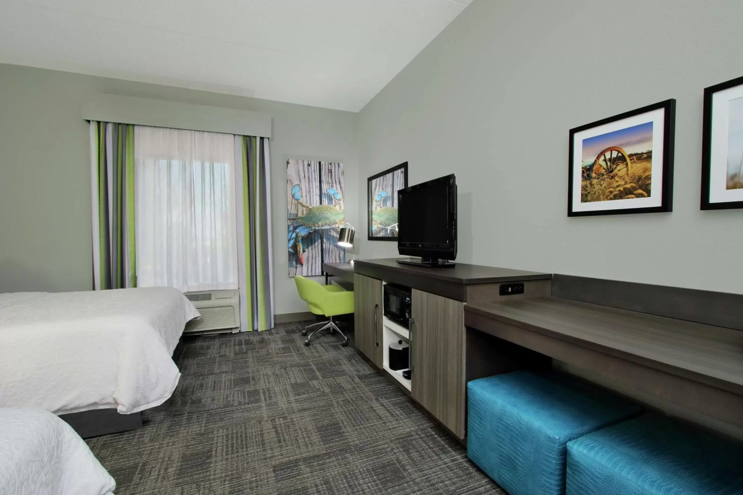 Queen Room with Two Queen Beds - Mobility and Hearing Access/Non-Smoking in Hampton Inn Hagerstown-Maugansville Queen Room with Two Queen Beds - Mobility and Hearing Access/Non-Smoking in Hampton Inn Hagerstown-Maugansville