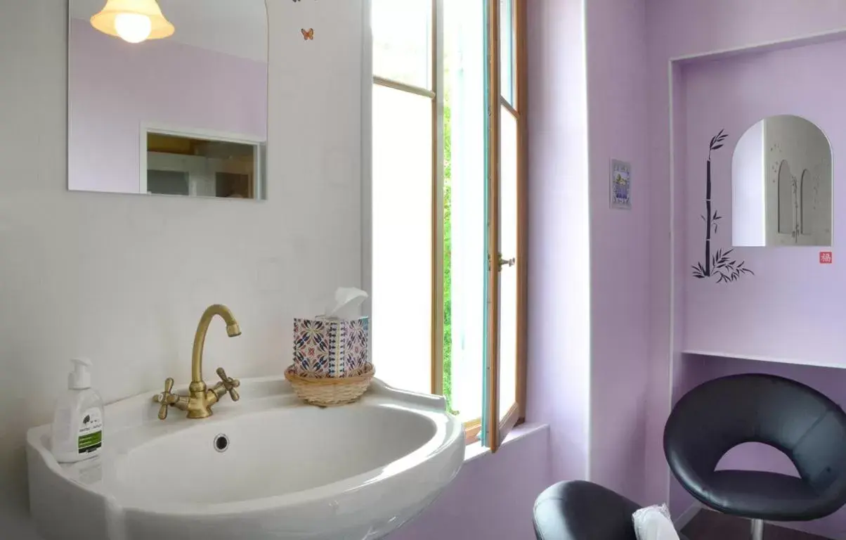 Double or Twin Room with Bathroom in Avenue de la Gare Double or Twin Room with Bathroom in Avenue de la Gare