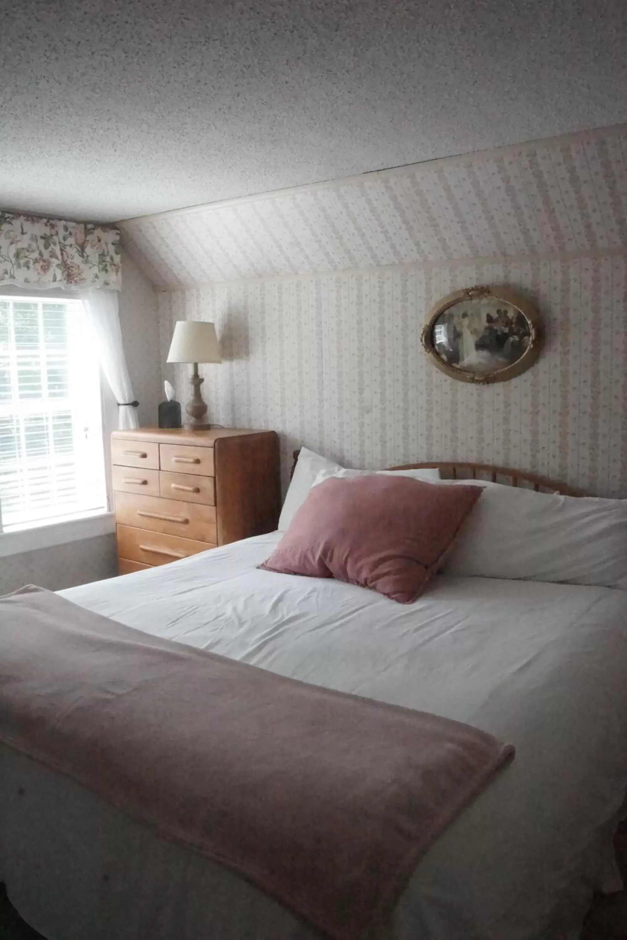 Superior Double Room in The Frogtown Inn Superior Double Room in The Frogtown Inn