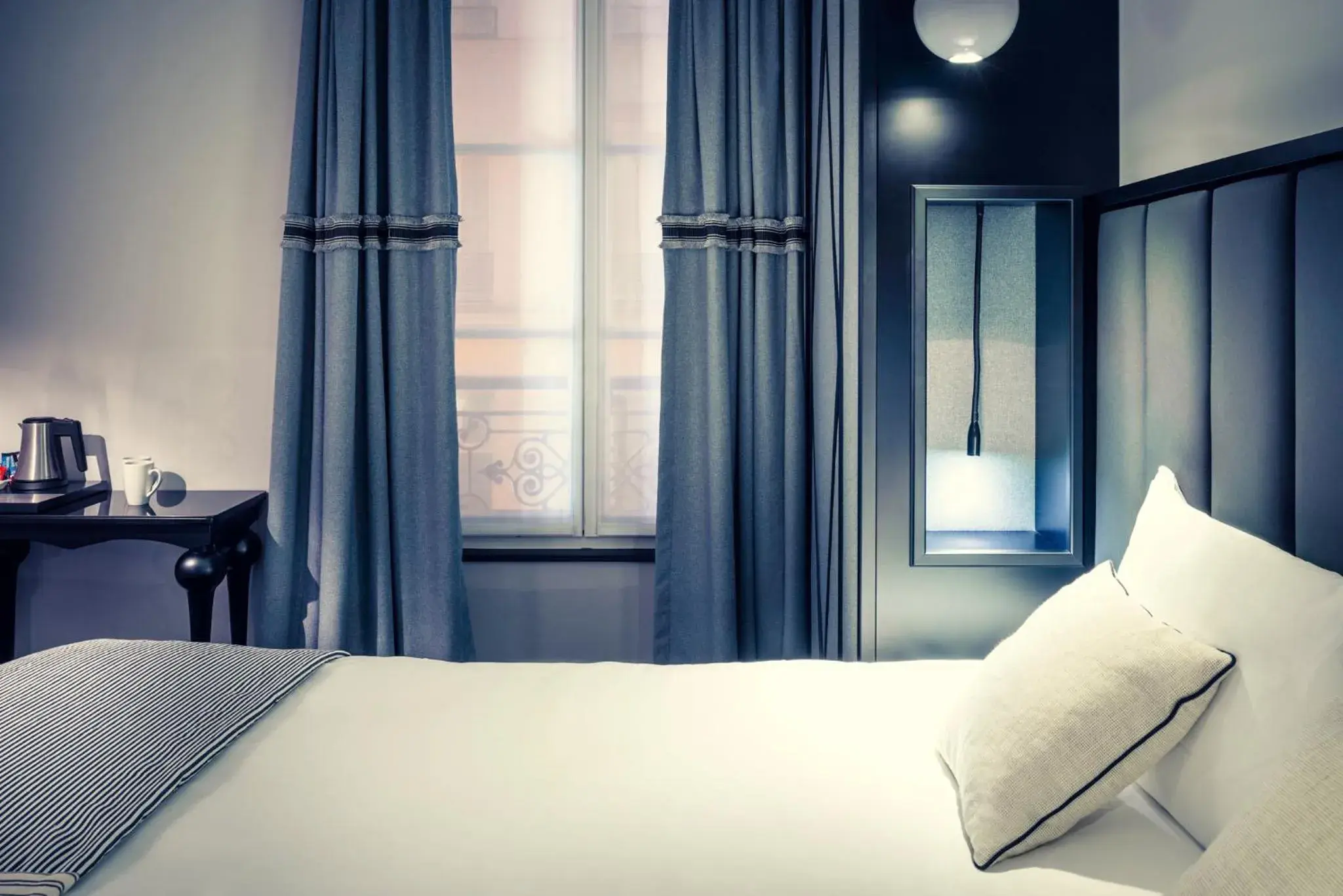 Classic Double Room in Mercure Paris Arc de Triomphe Wagram Classic Double Room in Mercure Paris Arc de Triomphe Wagram