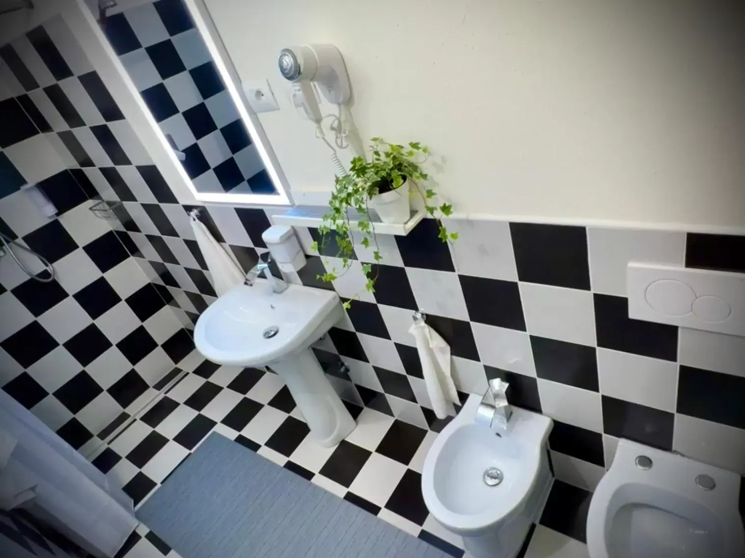 Single Room with Private Bathroom - single occupancy in Stanza 01 Singola con Bagno Privato Single Room with Private Bathroom - single occupancy in Stanza 01 Singola con Bagno Privato