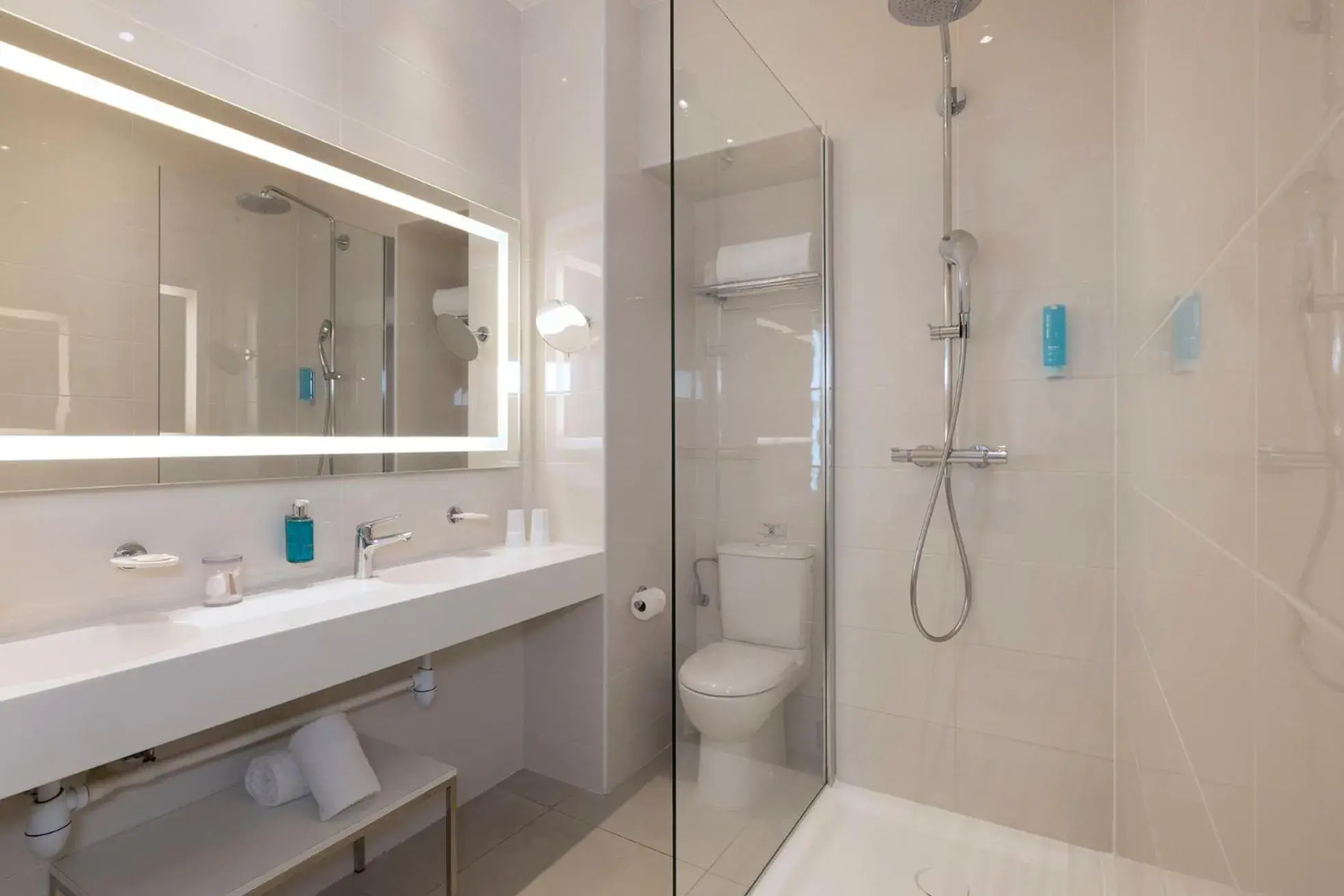 Junior Suite (without balcony) in Hotel 66 Nice Junior Suite (without balcony) in Hotel 66 Nice