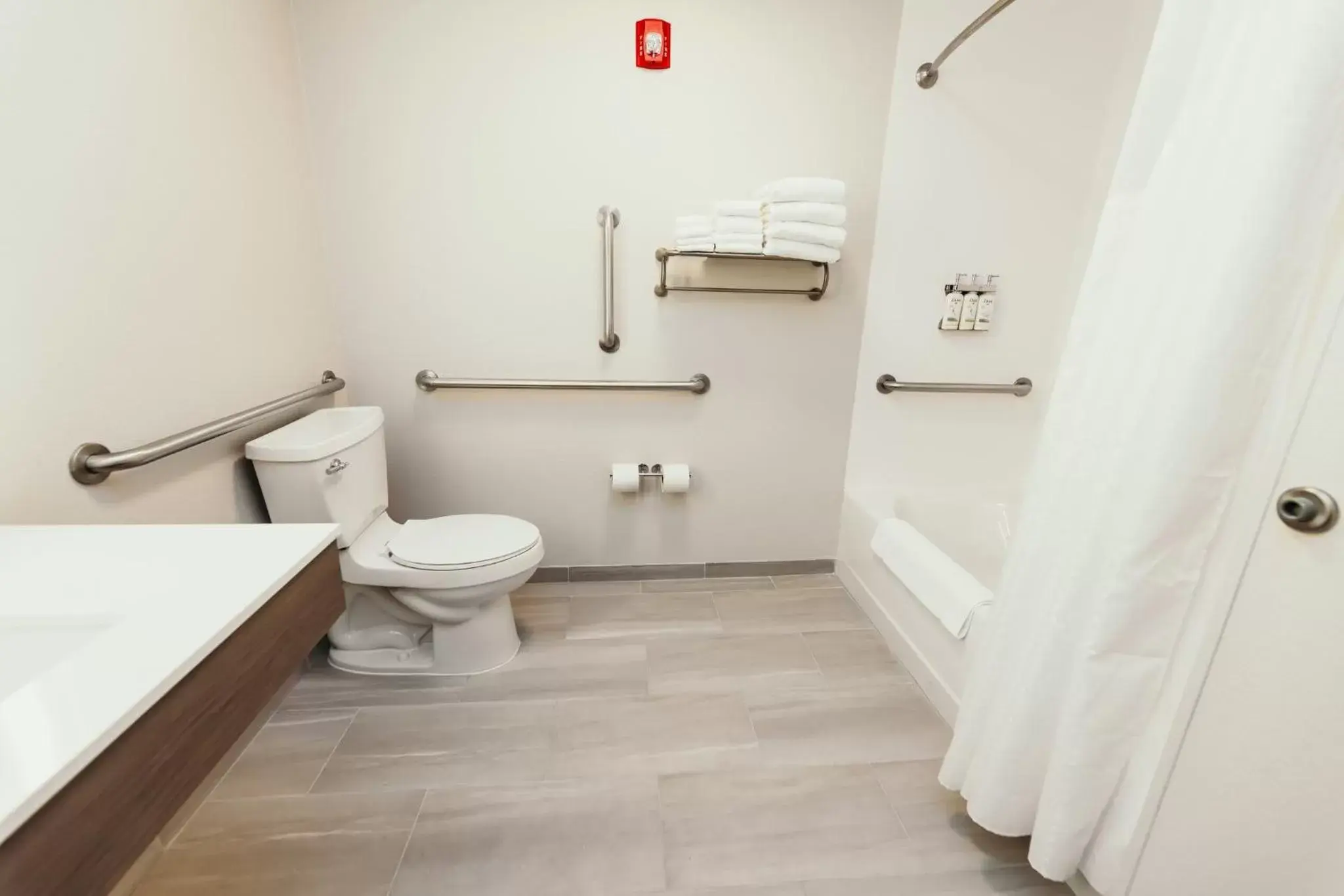 King Room - Mobility Access/Hearing Accessible in Holiday Inn Express and Suites Urbandale Des Moines by IHG King Room - Mobility Access/Hearing Accessible in Holiday Inn Express and Suites Urbandale Des Moines by IHG