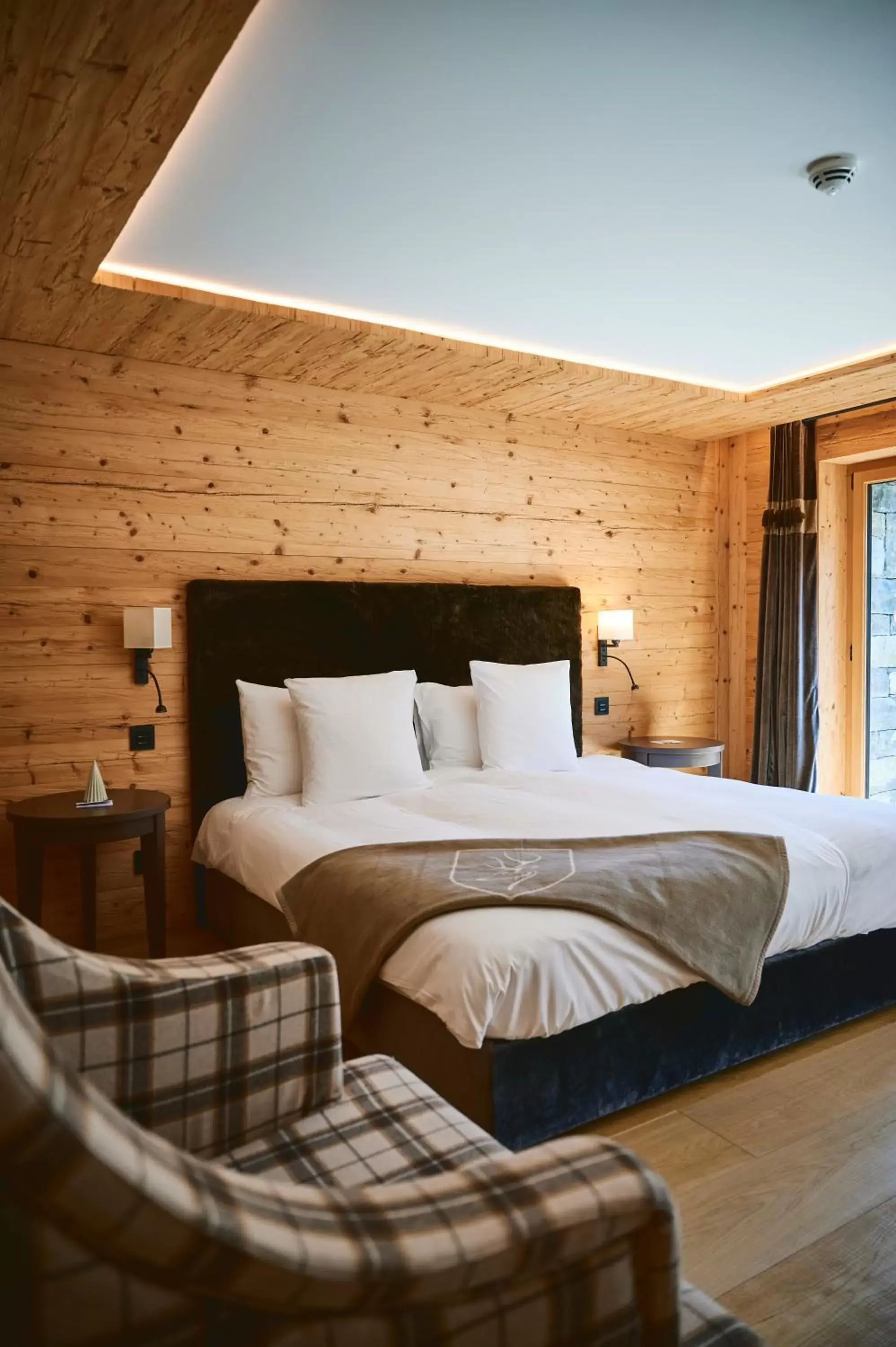 Deluxe Double Room with Balcony and Mountain View in Hôtel de Rougemont & Spa Deluxe Double Room with Balcony and Mountain View in Hôtel de Rougemont & Spa