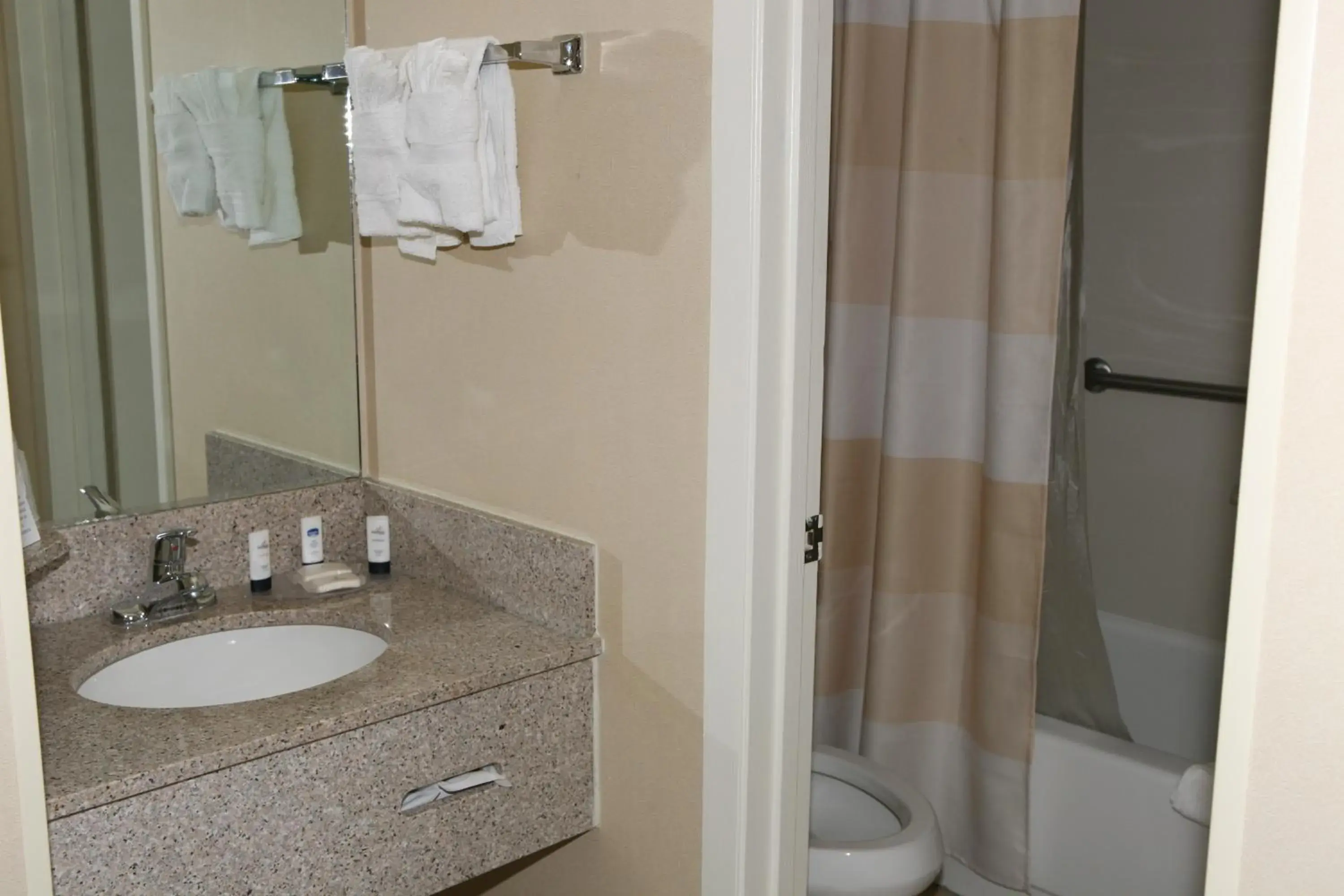 Double Room with Two Double Beds - Non-Smoking in Baymont by Wyndham Kalamazoo East Double Room with Two Double Beds - Non-Smoking in Baymont by Wyndham Kalamazoo East