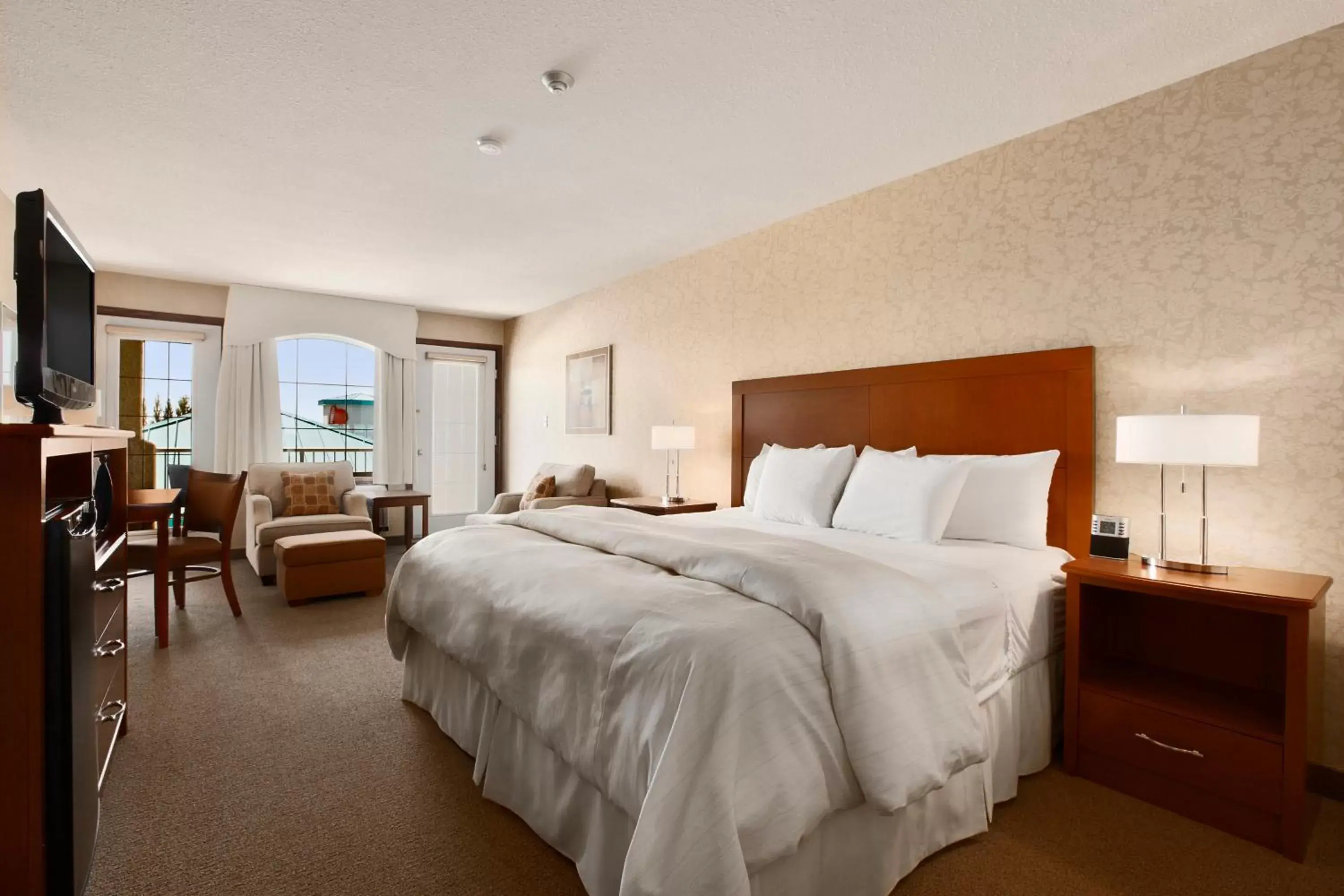 Deluxe King Room - Non-Smoking in Days Inn & Suites by Wyndham Brandon Deluxe King Room - Non-Smoking in Days Inn & Suites by Wyndham Brandon