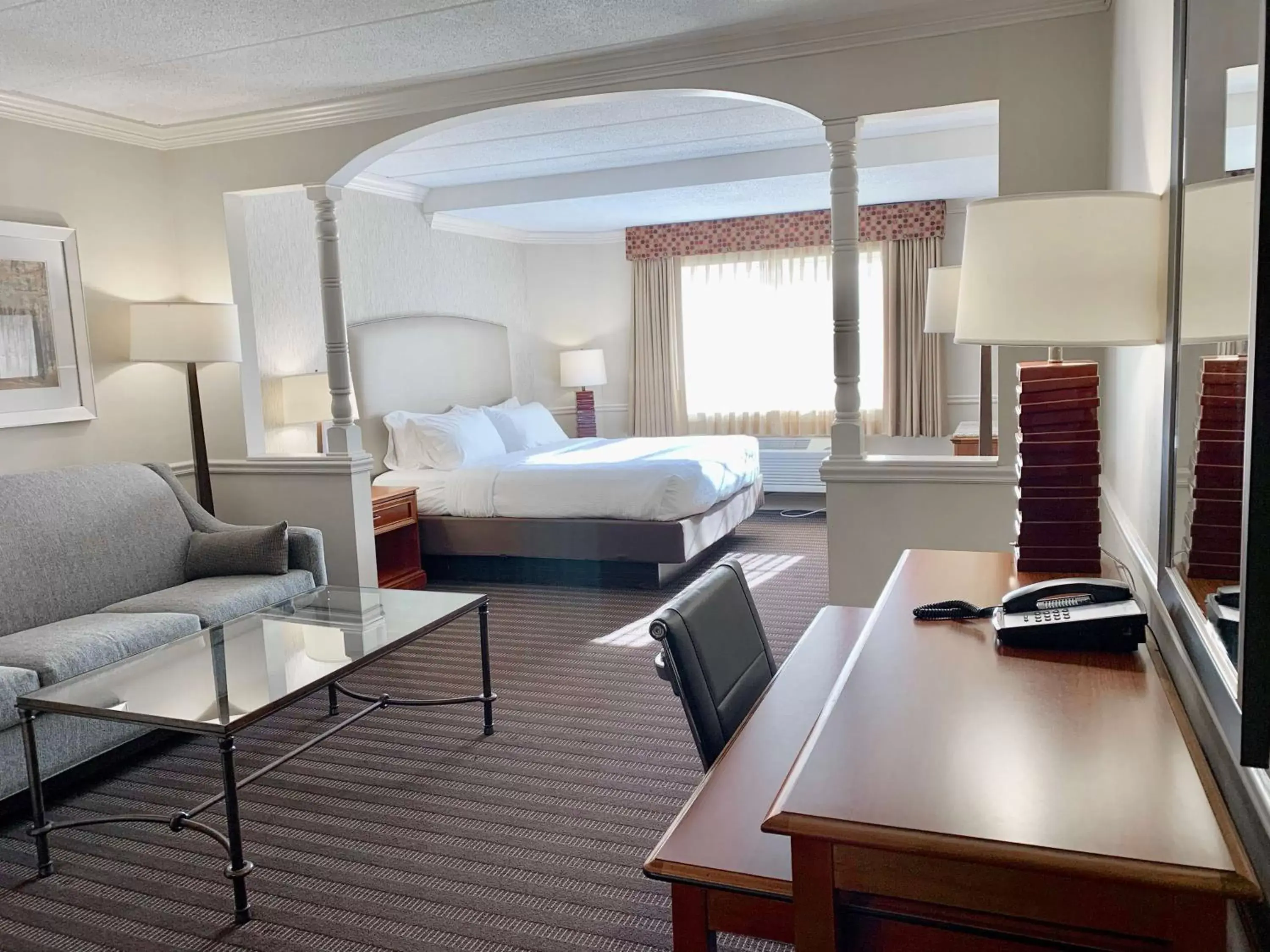 King Suite - Disability Access in Best Western Springfield Hotel King Suite - Disability Access in Best Western Springfield Hotel