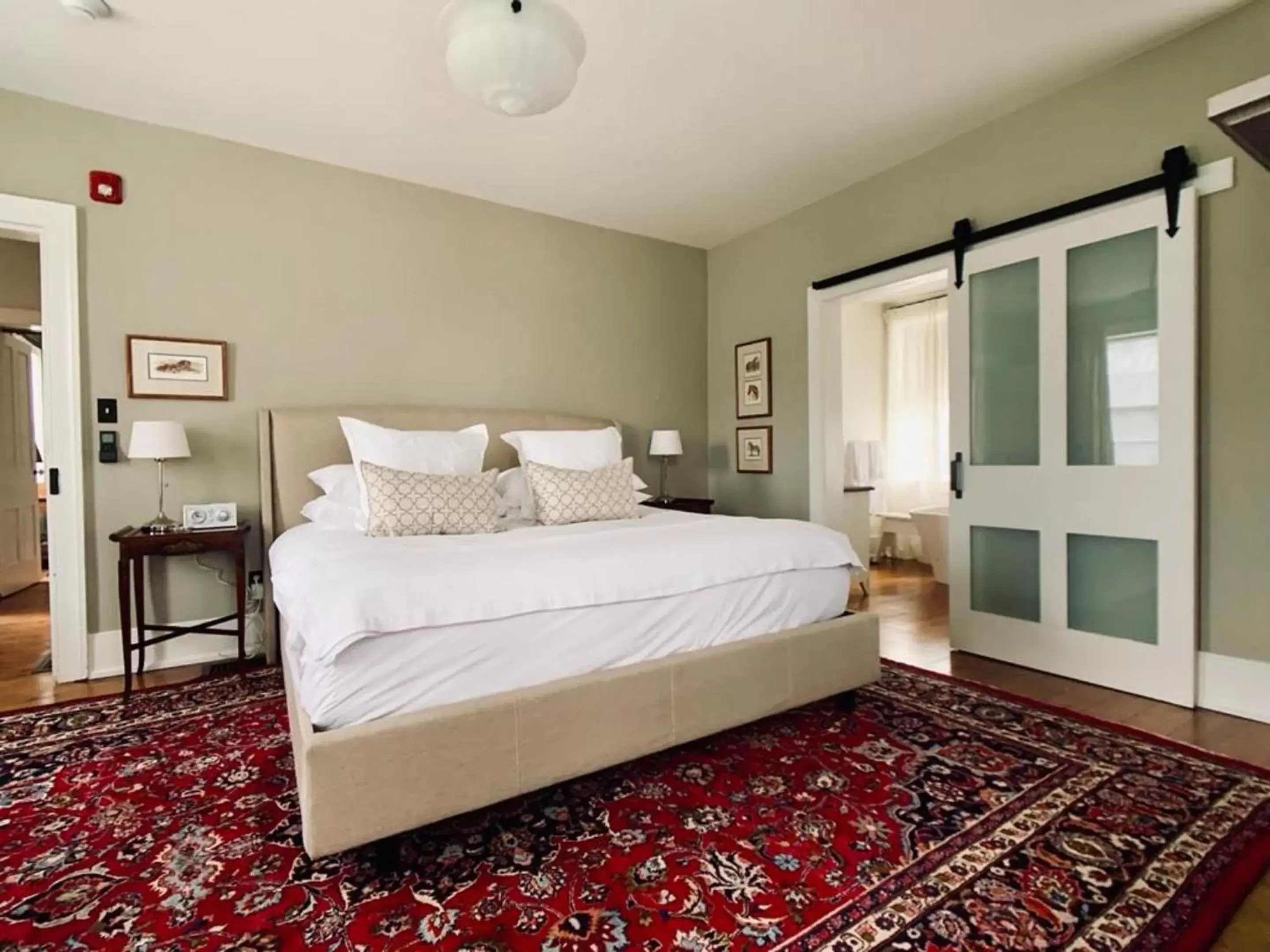 Premier Room, 1 King, Fireplace in Woodbourne Inn Premier Room, 1 King, Fireplace in Woodbourne Inn