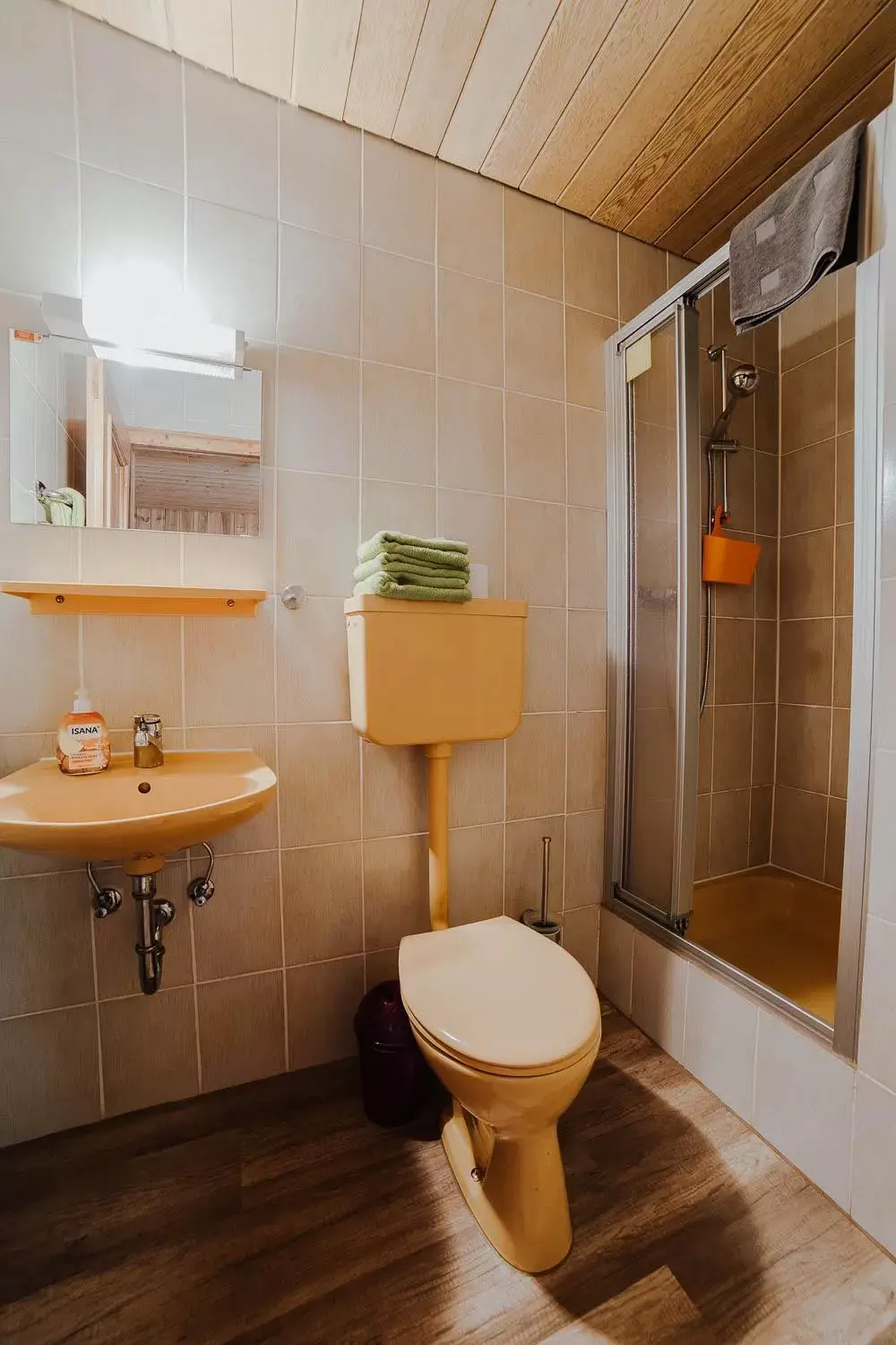 Triple Room with Balcony - single occupancy in Berggasthof Hochpröller Triple Room with Balcony - single occupancy in Berggasthof Hochpröller