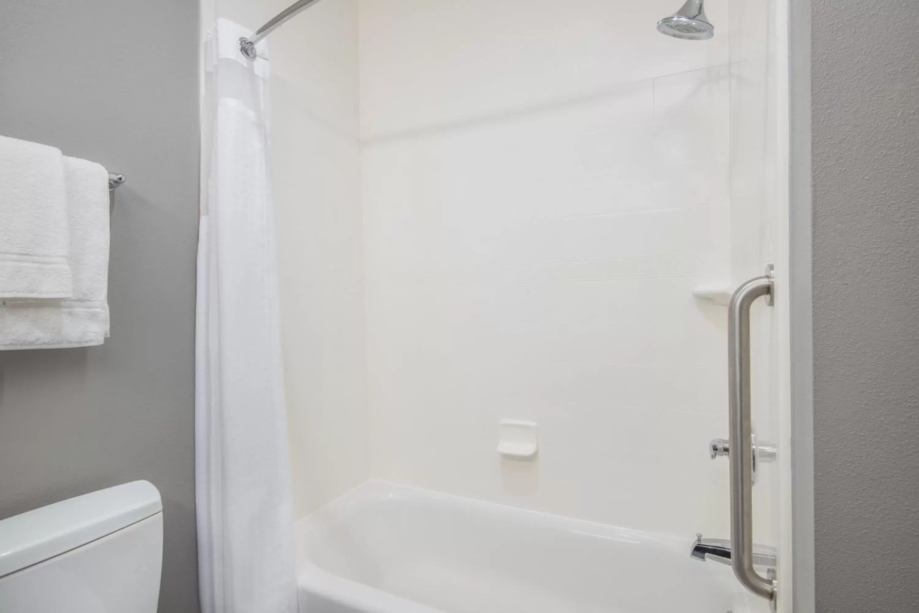 King Room - Disability Access/Roll in Shower in Holiday Inn Express & Suites Stillwater - University Area, an IHG Hotel King Room - Disability Access/Roll in Shower in Holiday Inn Express & Suites Stillwater - University Area, an IHG Hotel