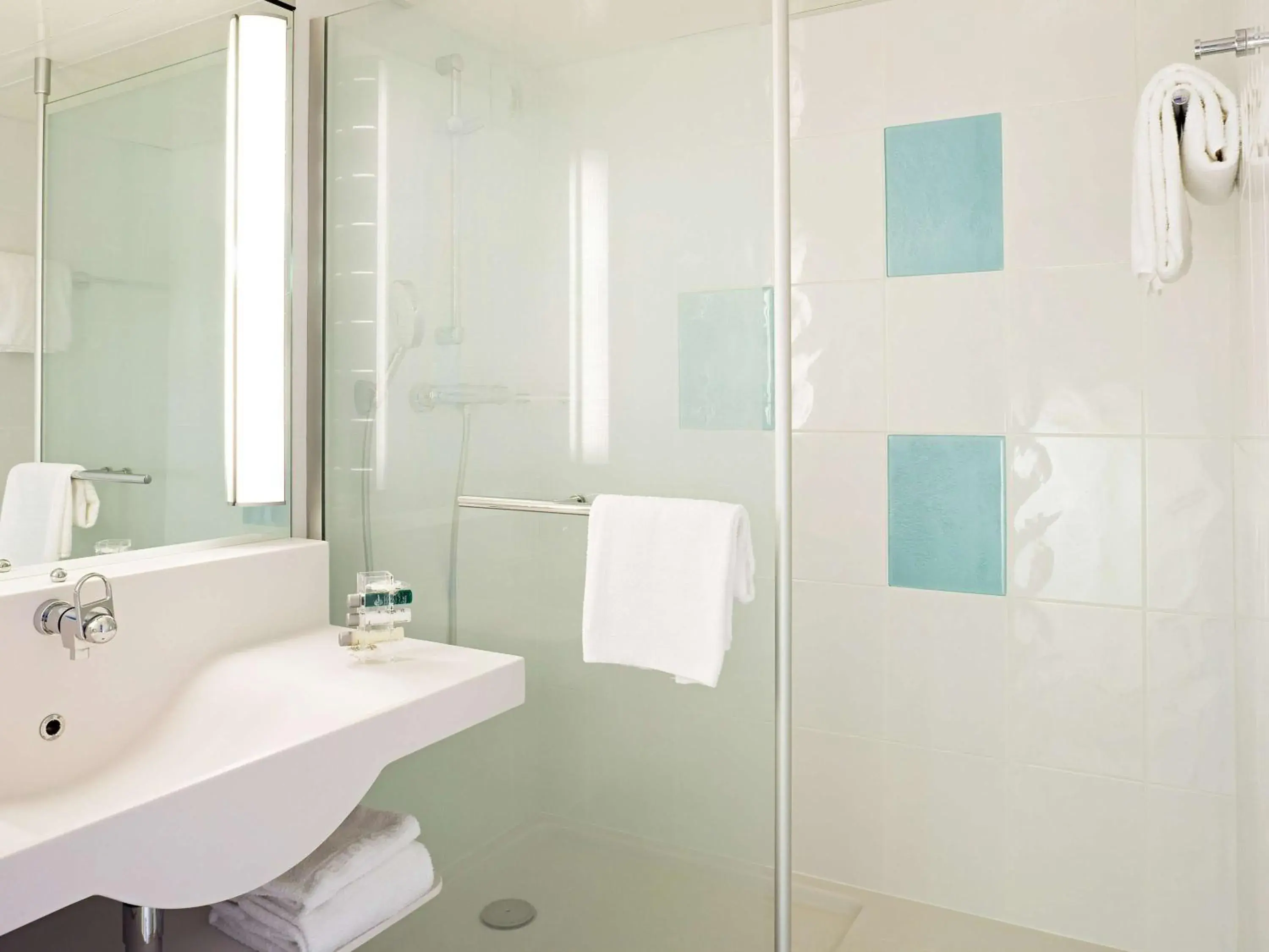 Superior Double Room with Sofa in Novotel Poissy Orgeval Superior Double Room with Sofa in Novotel Poissy Orgeval