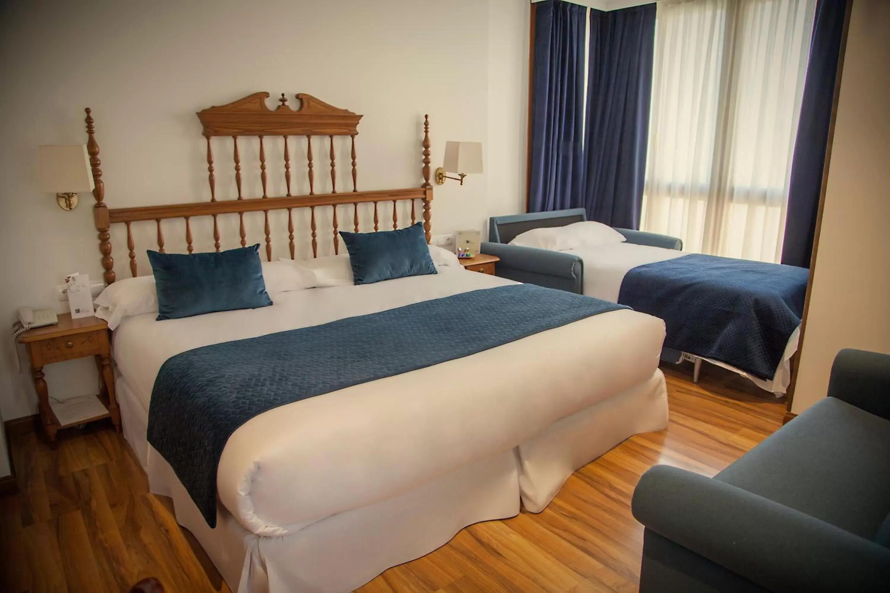 Superior Twin Room with Extra Bed in Palacio Azcárate Hotel Superior Twin Room with Extra Bed in Palacio Azcárate Hotel