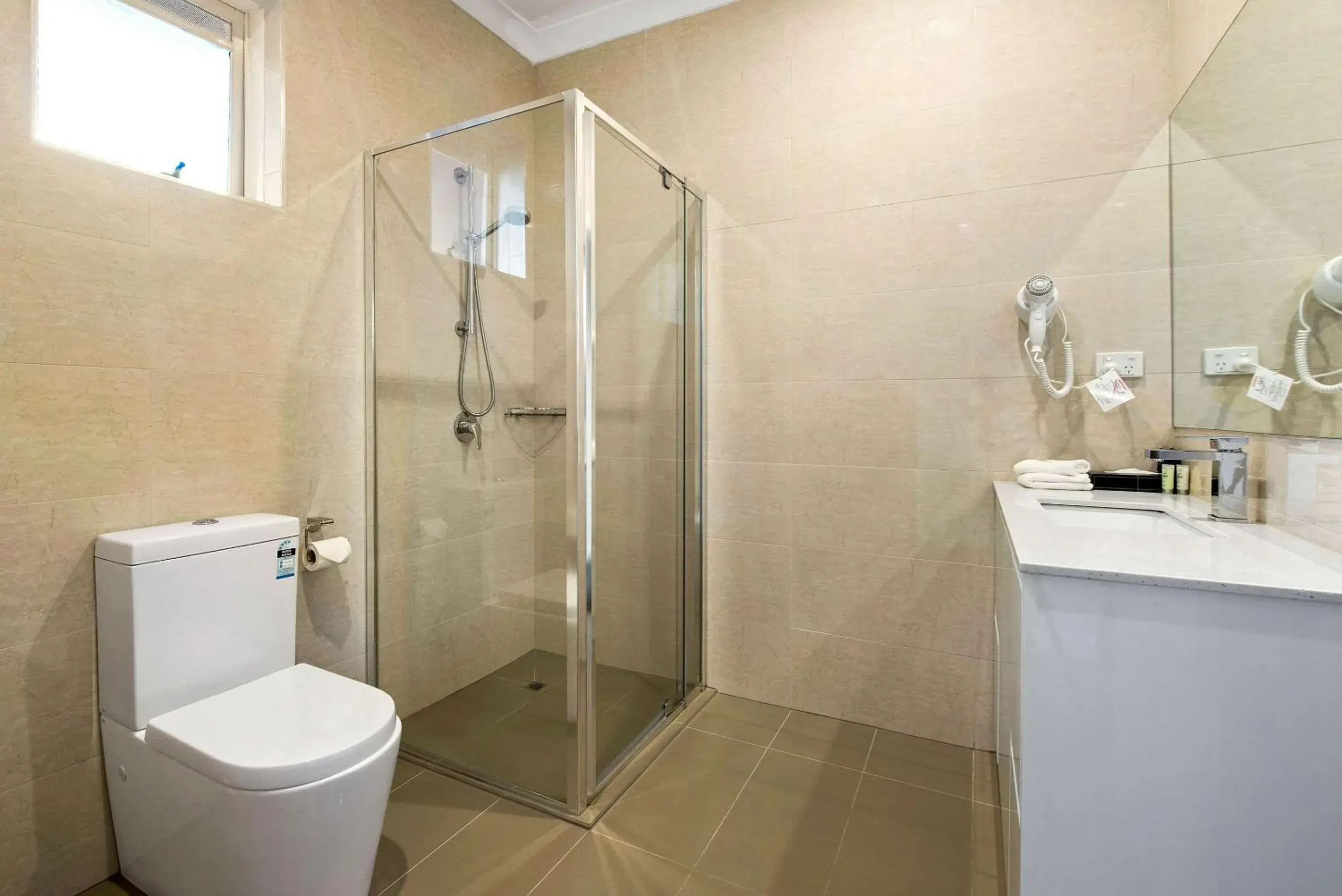 Standard Queen Room - Non-Smoking in Comfort Hotel Dandenong Standard Queen Room - Non-Smoking in Comfort Hotel Dandenong