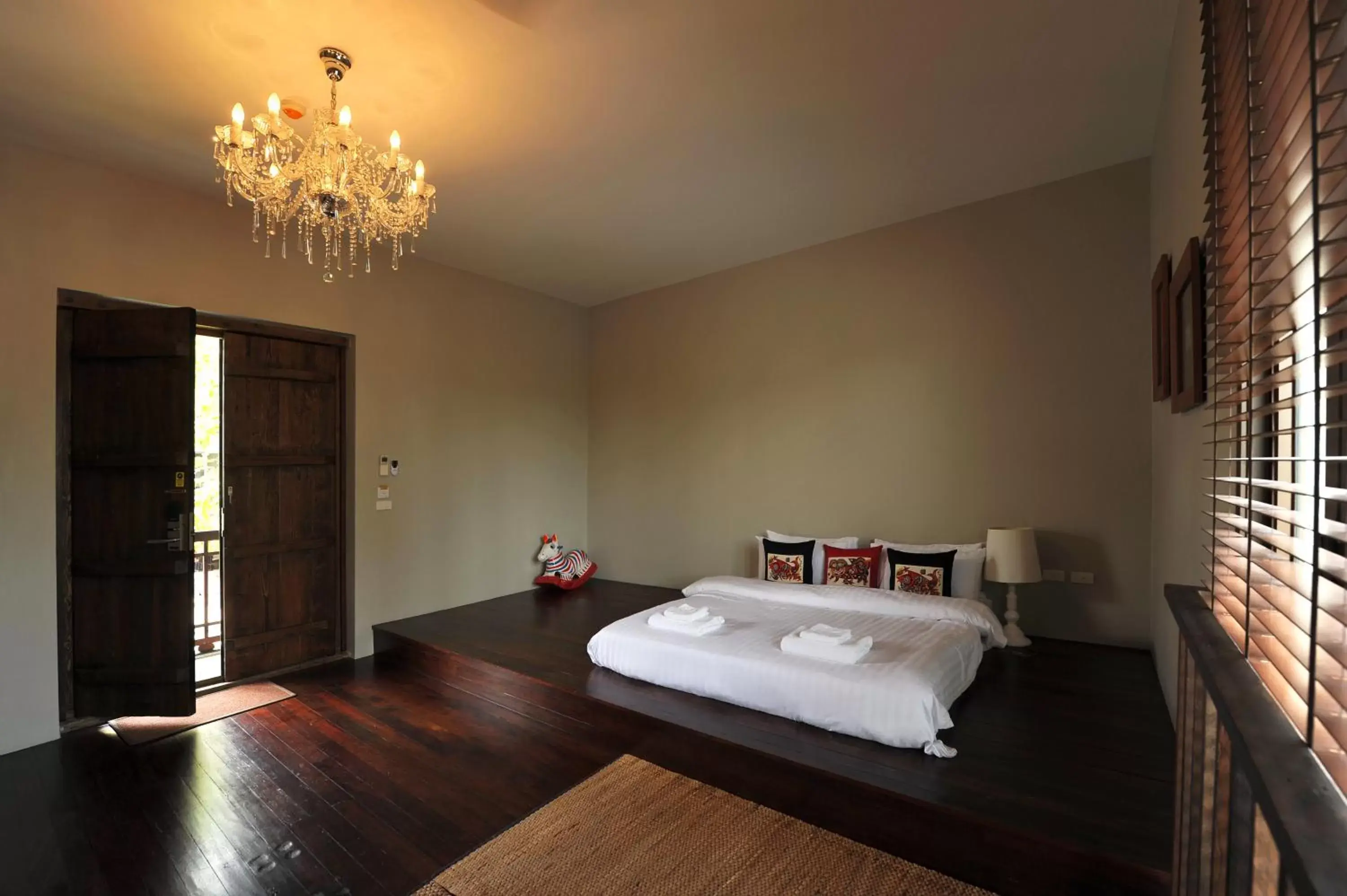 Family Deluxe Canal View in VILLA BANGKOK formerly VILLA PHRA SUMEN Family Deluxe Canal View in VILLA BANGKOK formerly VILLA PHRA SUMEN