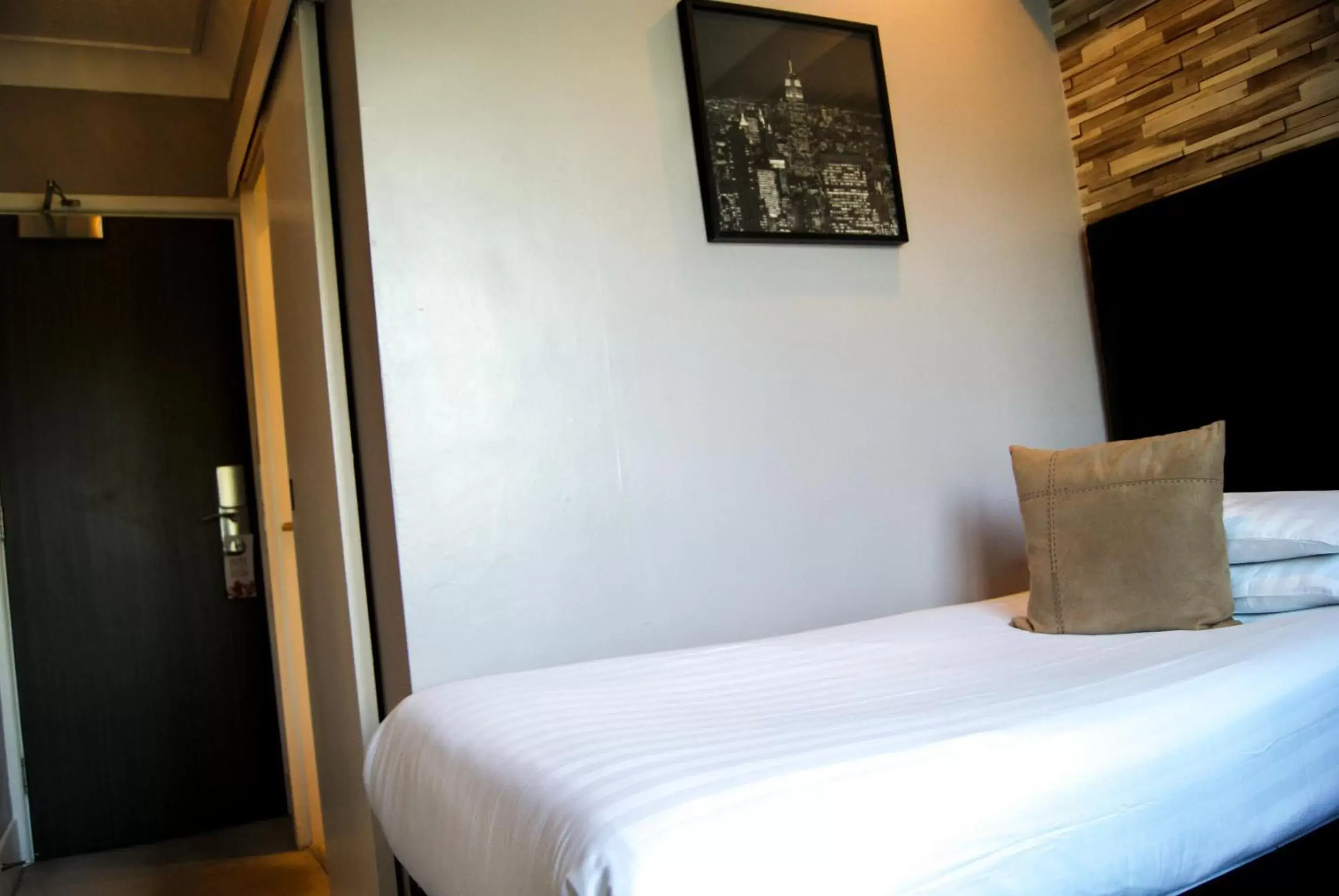 Standard Single Room in Cumberland Hotel - OCEANA COLLECTION Standard Single Room in Cumberland Hotel - OCEANA COLLECTION