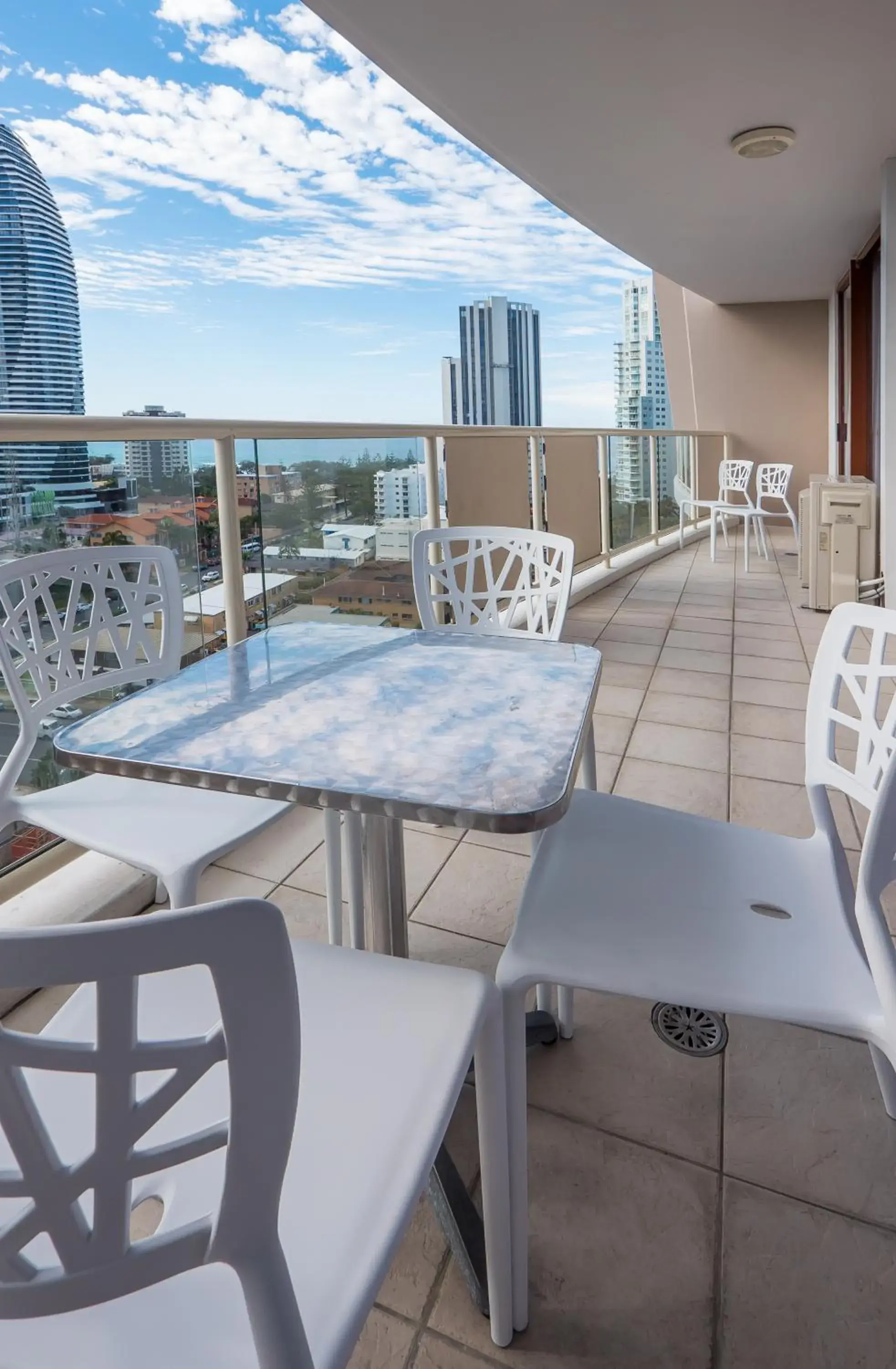 Two-Bedroom Apartment in Broadbeach Savannah Resort Two-Bedroom Apartment in Broadbeach Savannah Resort