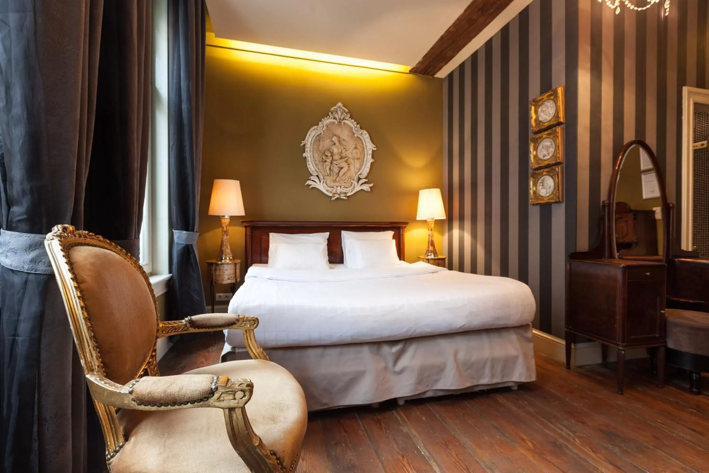 Junior Suite with View in Hotel Diamonds and Pearls Junior Suite with View in Hotel Diamonds and Pearls