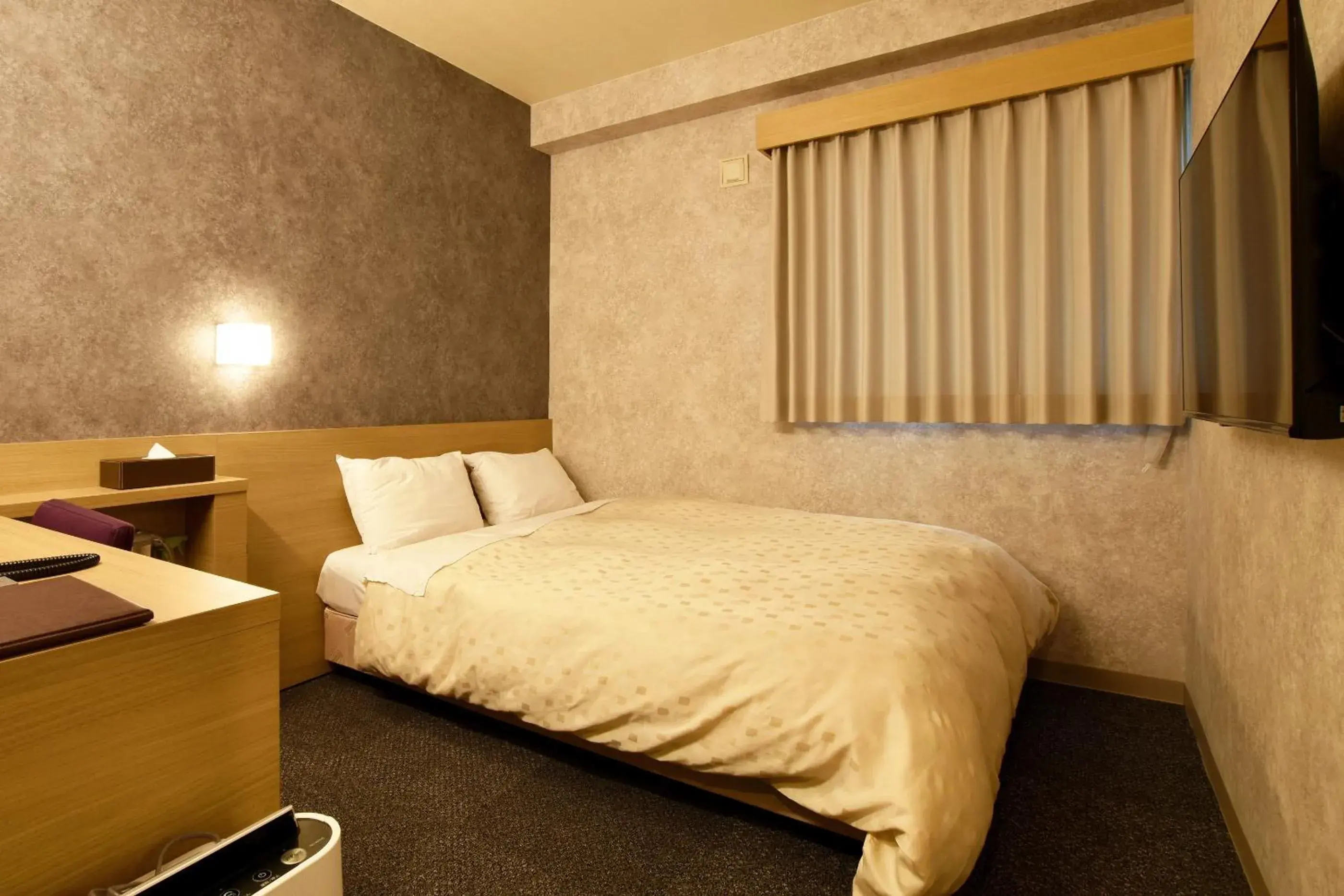 Small Double Room - single occupancy - Non-Smoking in Asahikawa Sun Hotel Small Double Room - single occupancy - Non-Smoking in Asahikawa Sun Hotel