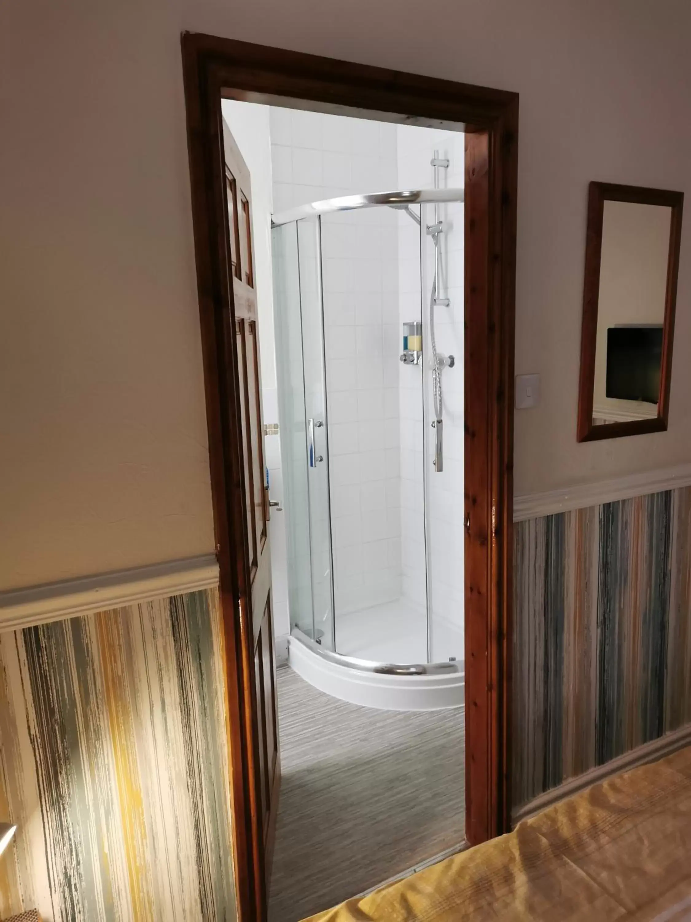 Small Double Room in The Beaches Small Double Room in The Beaches