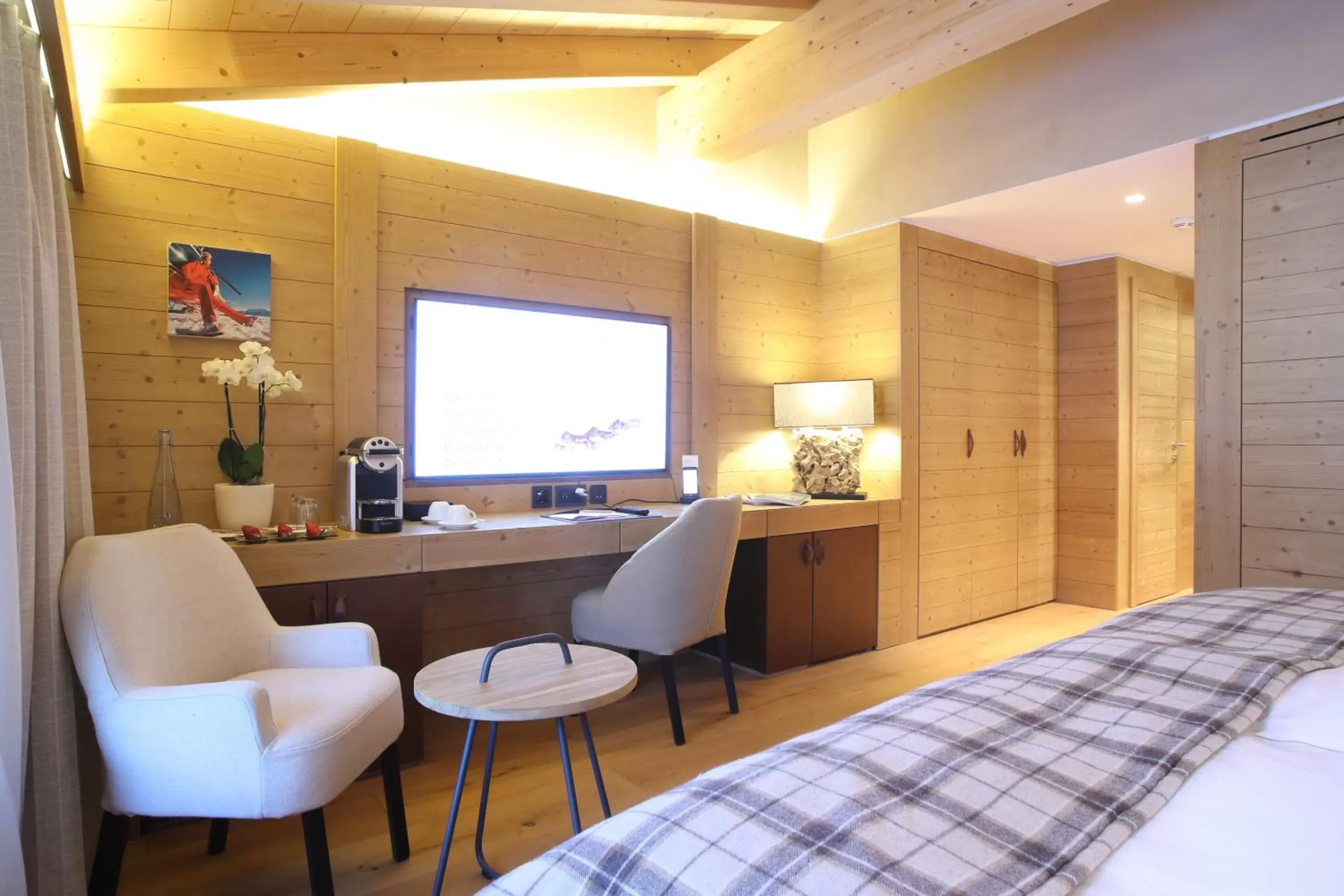 Standard Double Room with Mountain View in Hôtel de Rougemont & Spa Standard Double Room with Mountain View in Hôtel de Rougemont & Spa