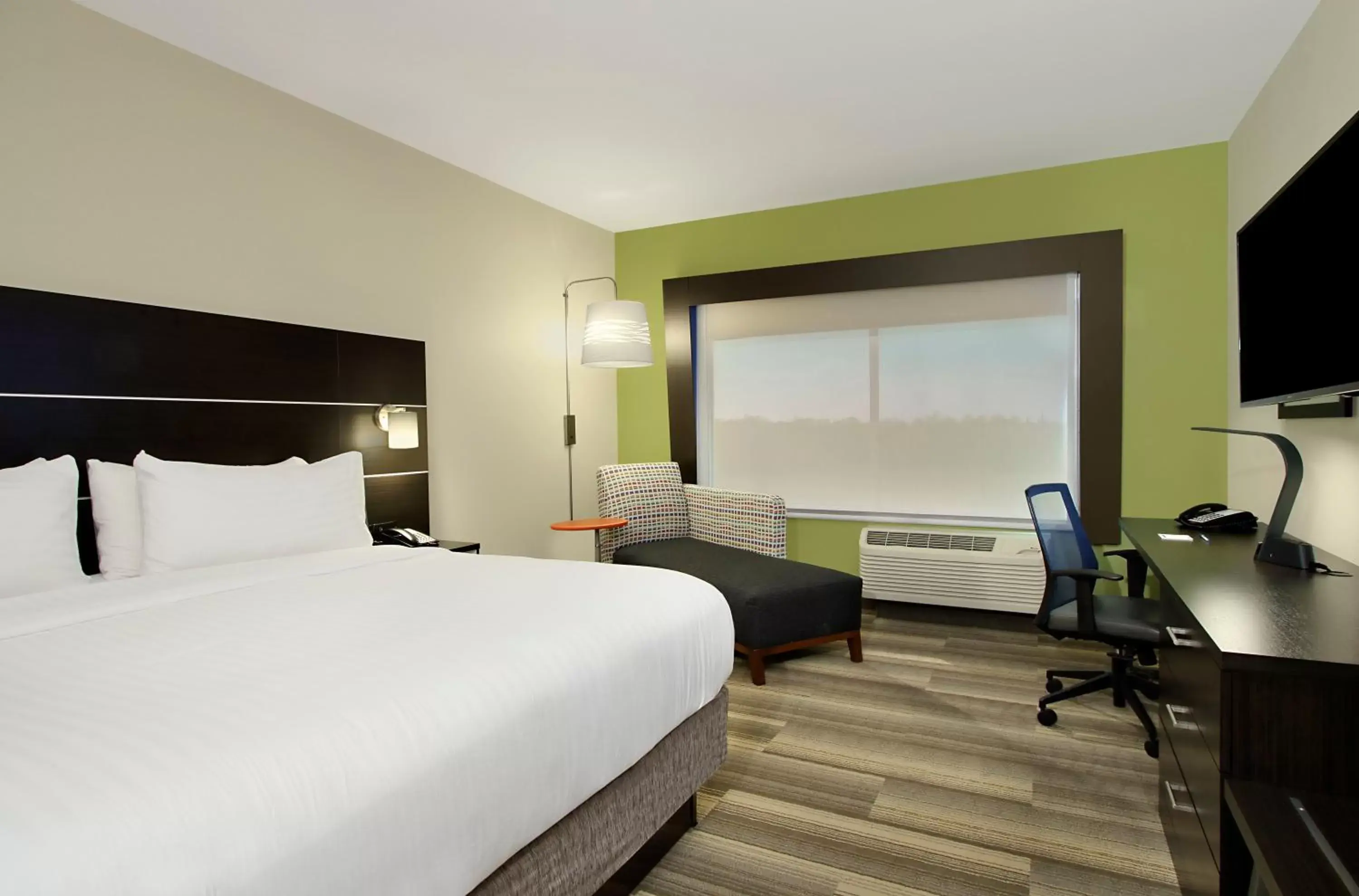 King Room - Hearing Accessible - Non-Smoking in Holiday Inn Express & Suites - Brookshire - Katy Freeway, an IHG Hotel King Room - Hearing Accessible - Non-Smoking in Holiday Inn Express & Suites - Brookshire - Katy Freeway, an IHG Hotel