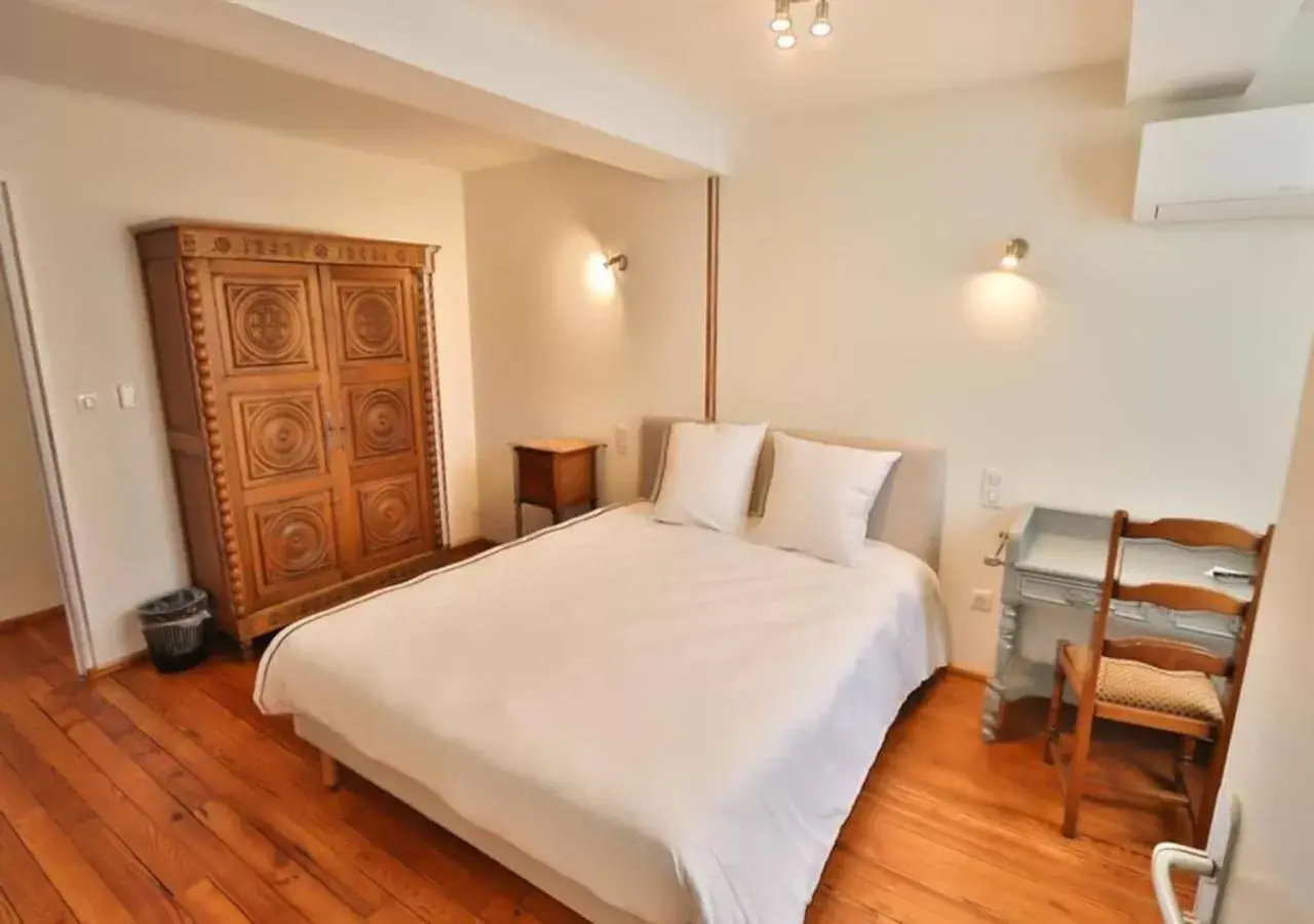 Large Double Room in Le Relais Basque Large Double Room in Le Relais Basque