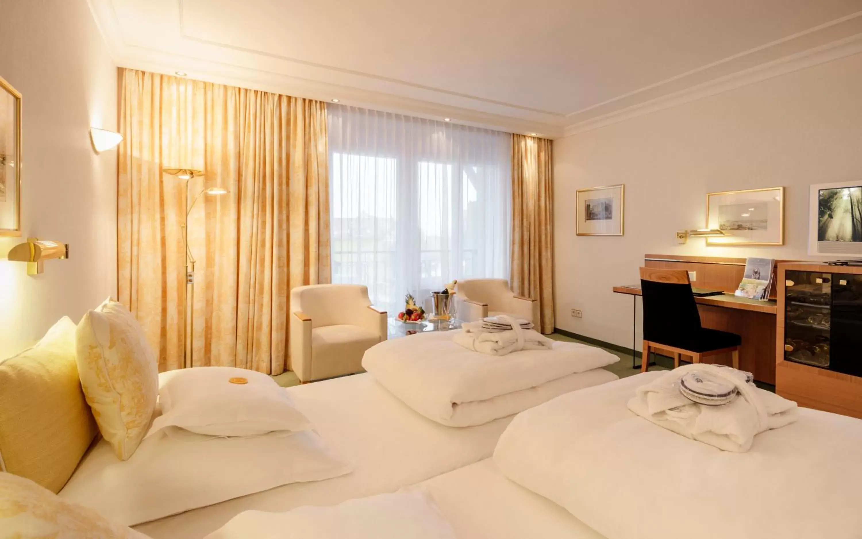 Double Room with Garden View - single occupancy in Hotel Bayerischer Hof Double Room with Garden View - single occupancy in Hotel Bayerischer Hof