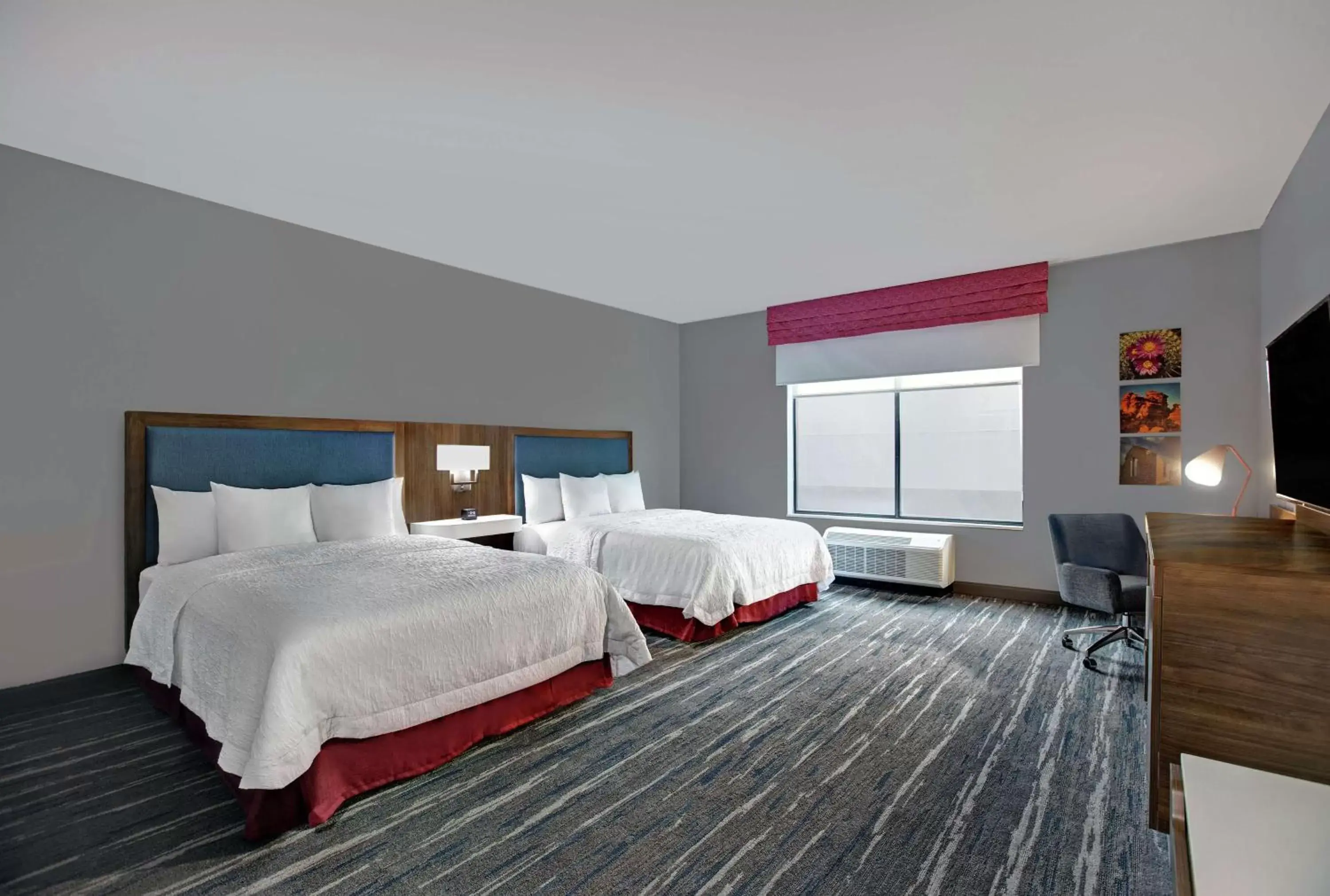 Queen Room with Bath Tub - Mobility Access/Non-Smoking in Hampton Inn Weslaco Queen Room with Bath Tub - Mobility Access/Non-Smoking in Hampton Inn Weslaco