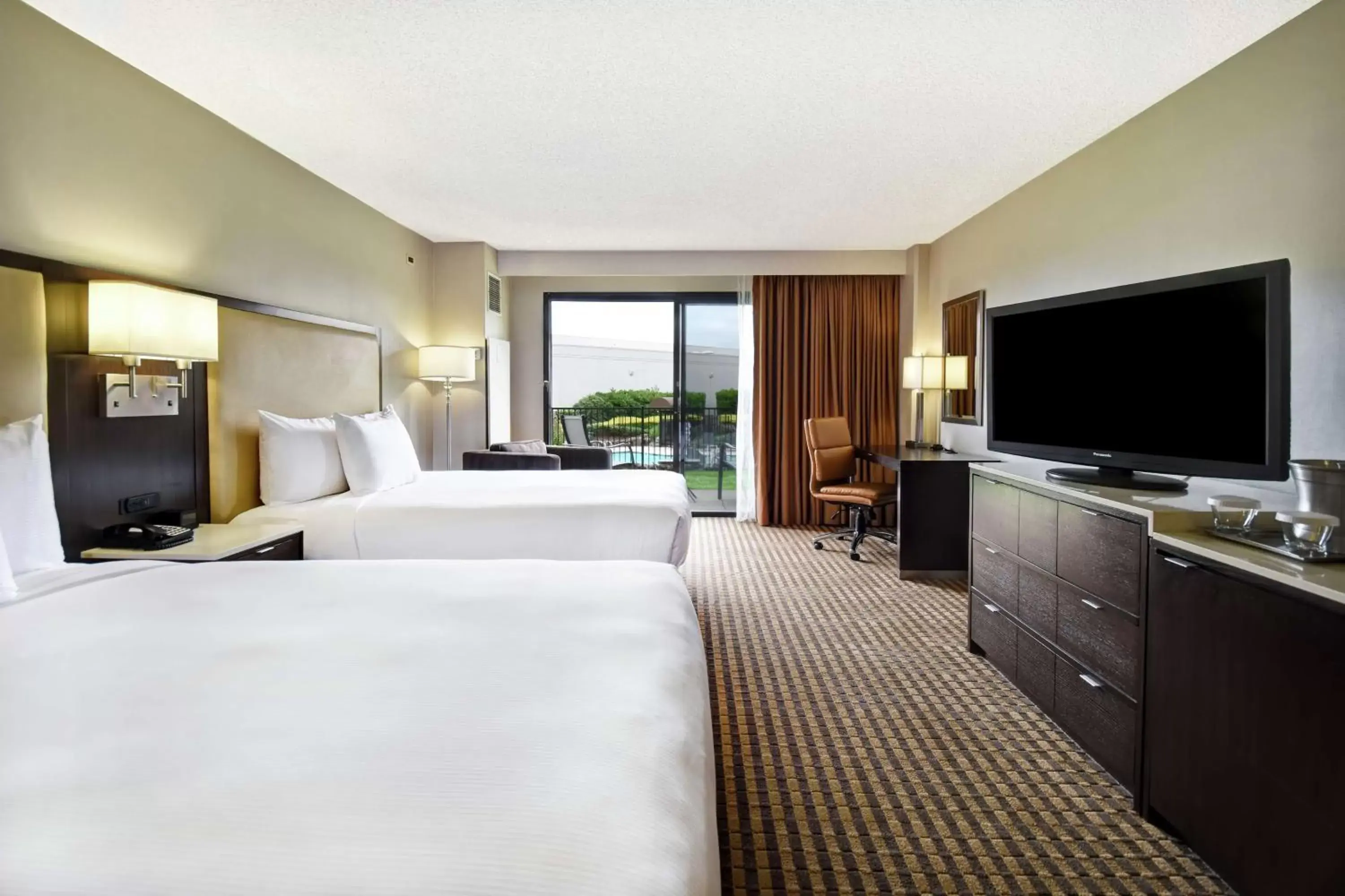 Deluxe Double Room with Two Double Beds in DoubleTree by Hilton Pleasanton at The Club Deluxe Double Room with Two Double Beds in DoubleTree by Hilton Pleasanton at The Club