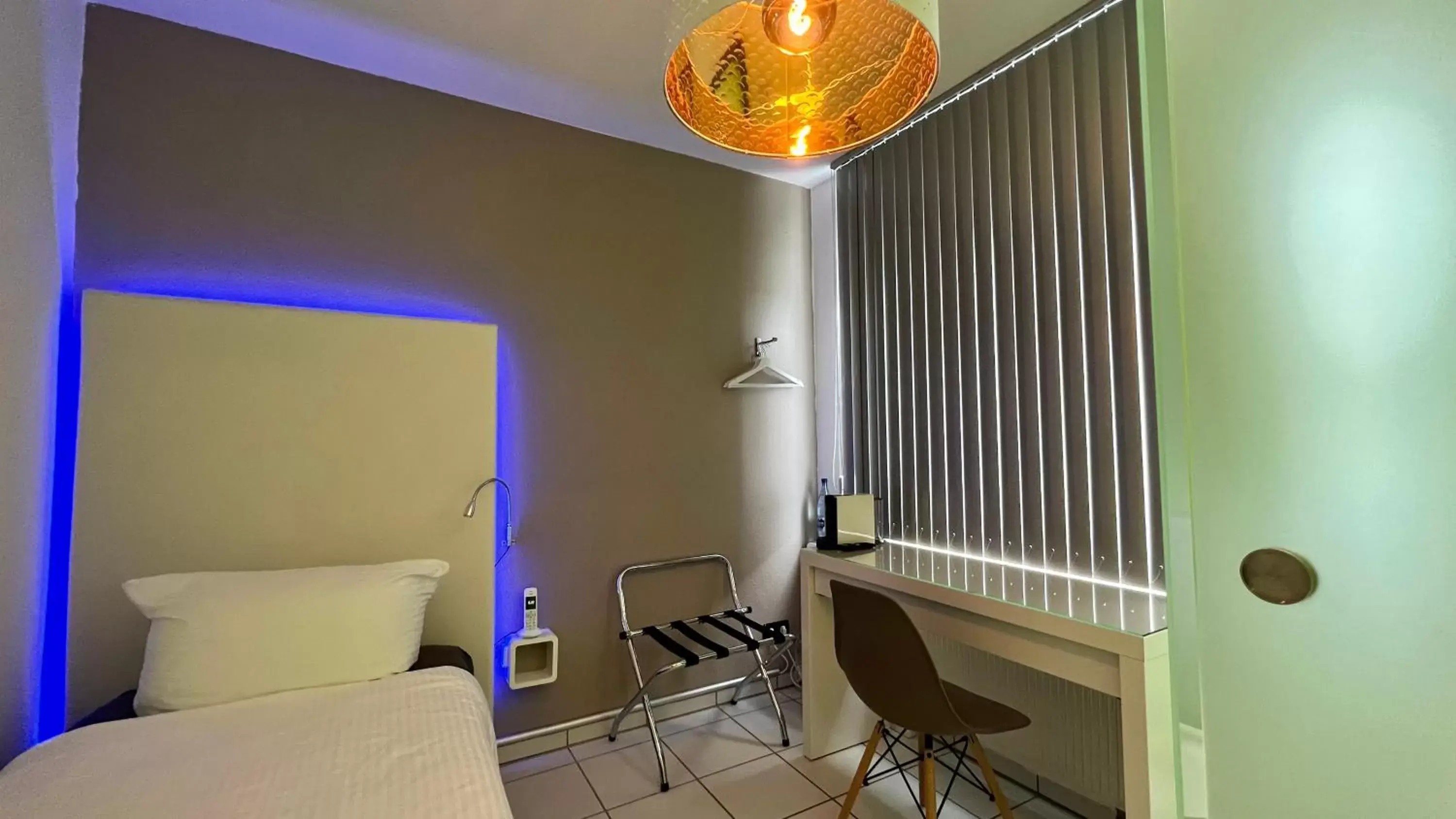 Single Room with Bathroom - single occupancy in smart&beautiful Guesthouse Single Room with Bathroom - single occupancy in smart&beautiful Guesthouse